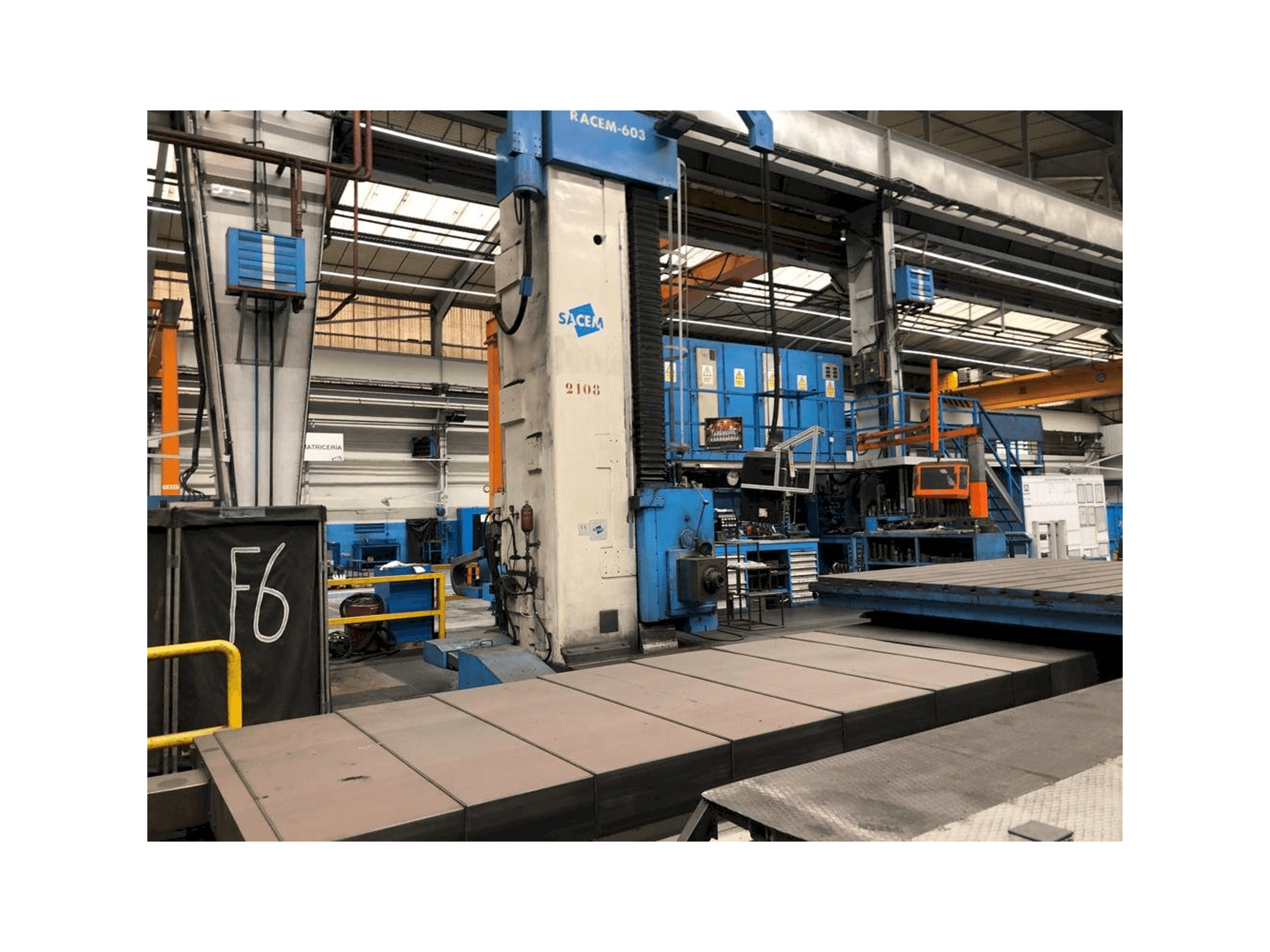 Vooraanzicht van Sacem Racem-603 machine