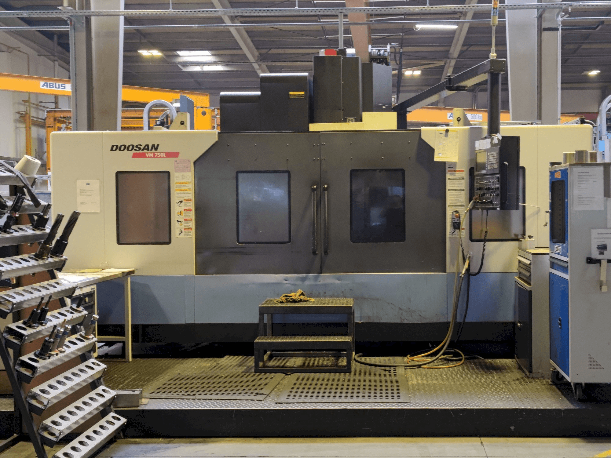 Vooraanzicht van Doosan VM 750L machine