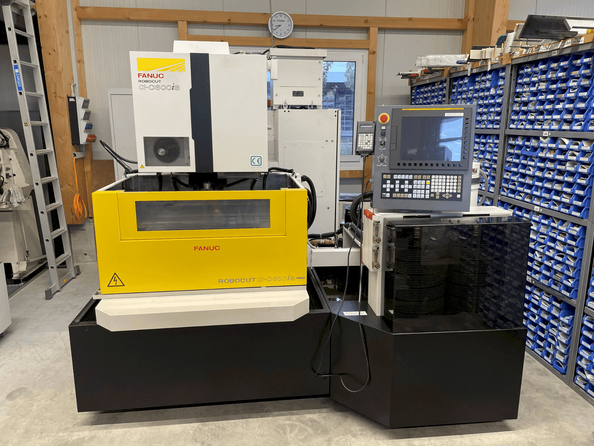 Vooraanzicht van FANUC Robocut alpha iB600 machine