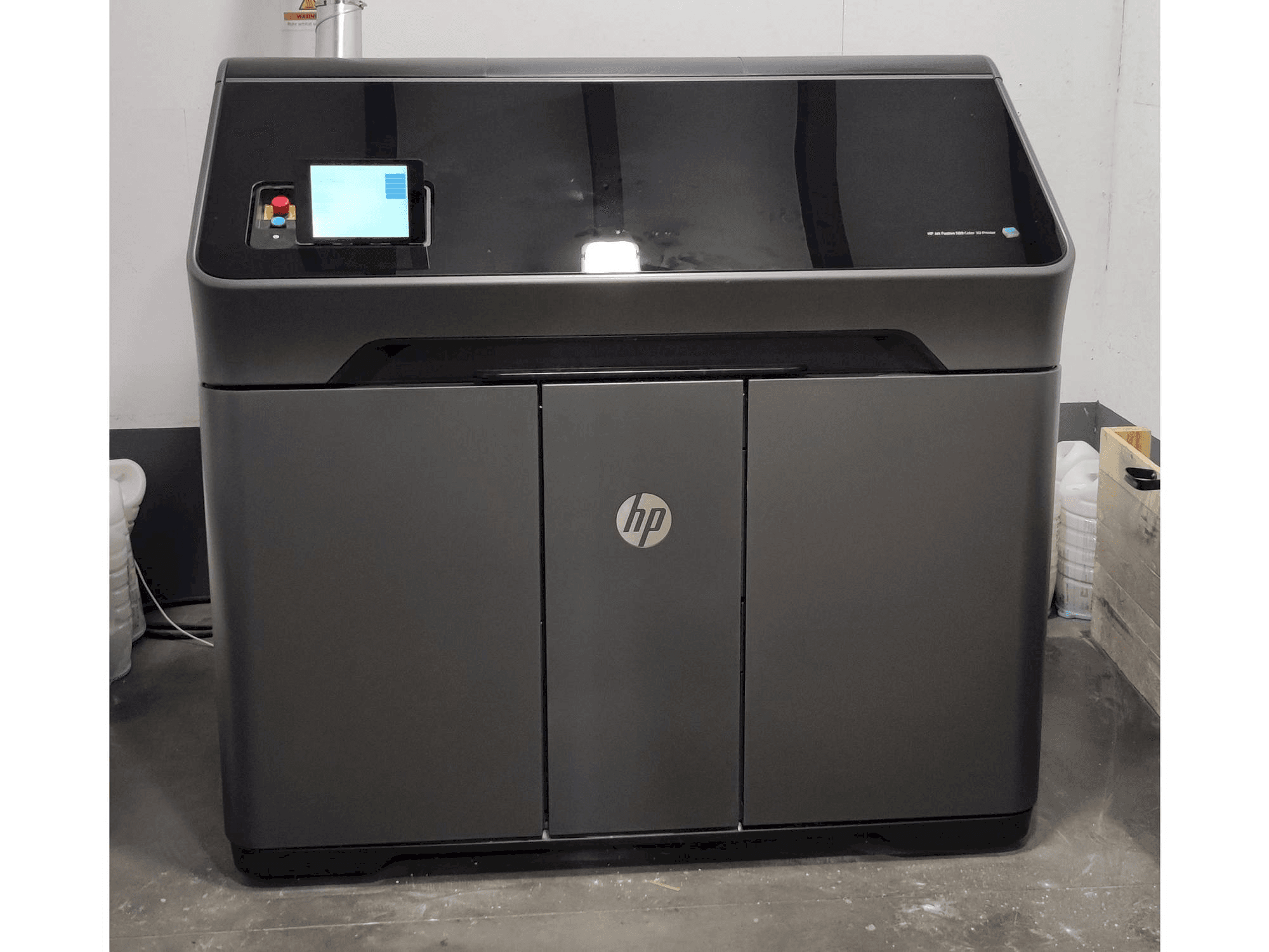 Vooraanzicht van HP MJF 580 machine