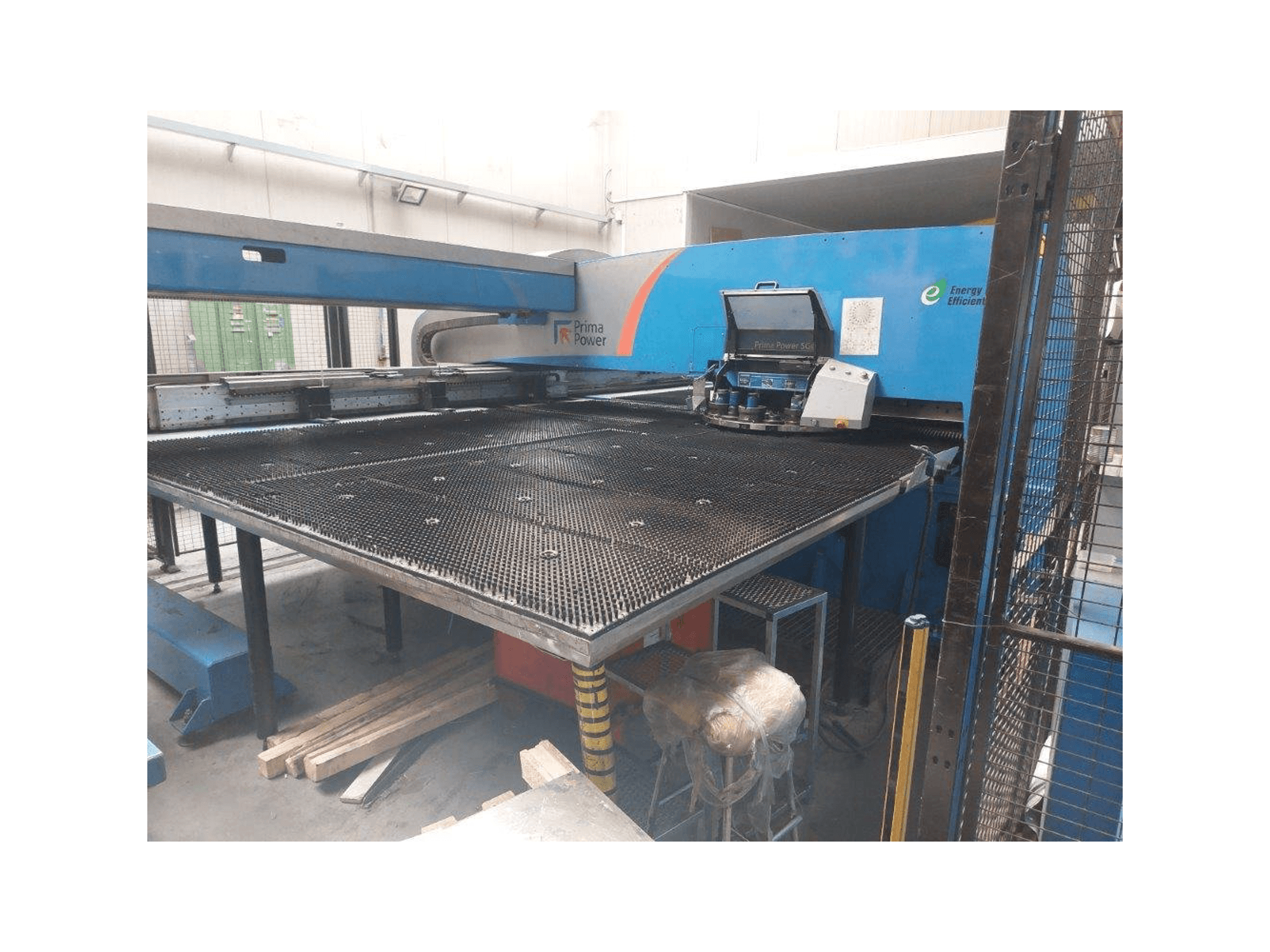 Vooraanzicht van Prima Power SGe6 machine