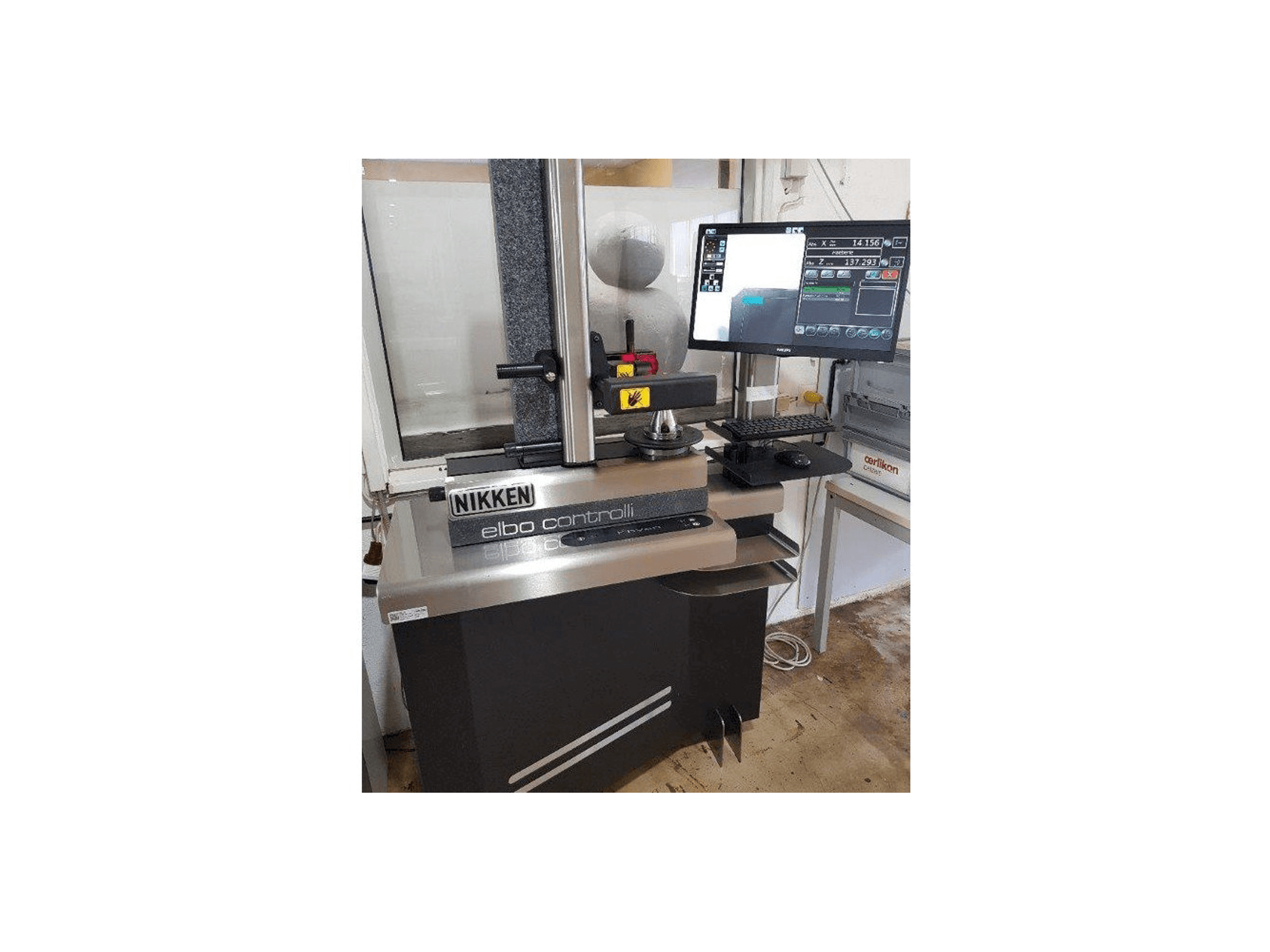 Vooraanzicht van NIKKEN elbo controlli kyan-TW machine