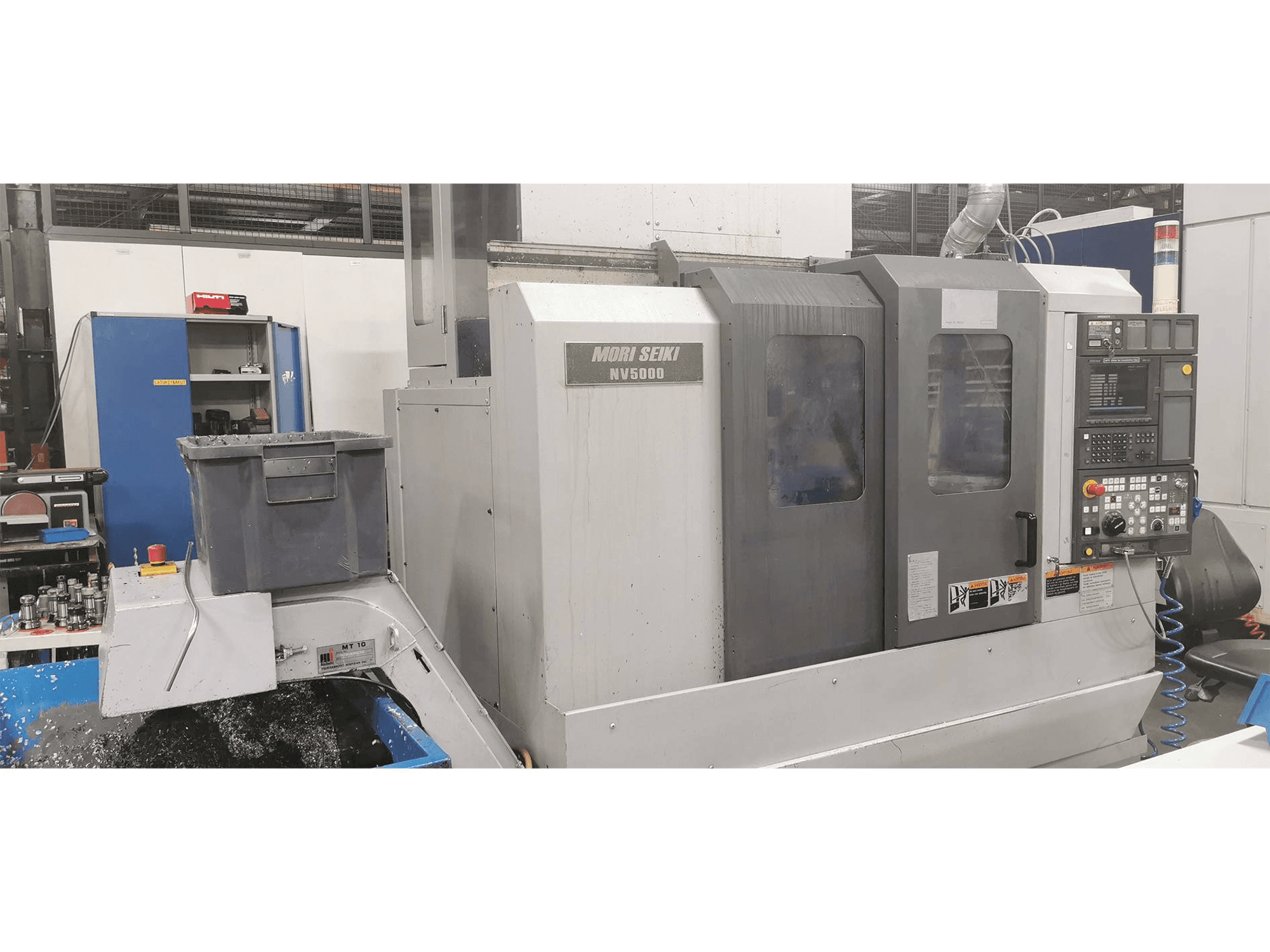 Vooraanzicht van MORI SEIKI NV 5000 machine