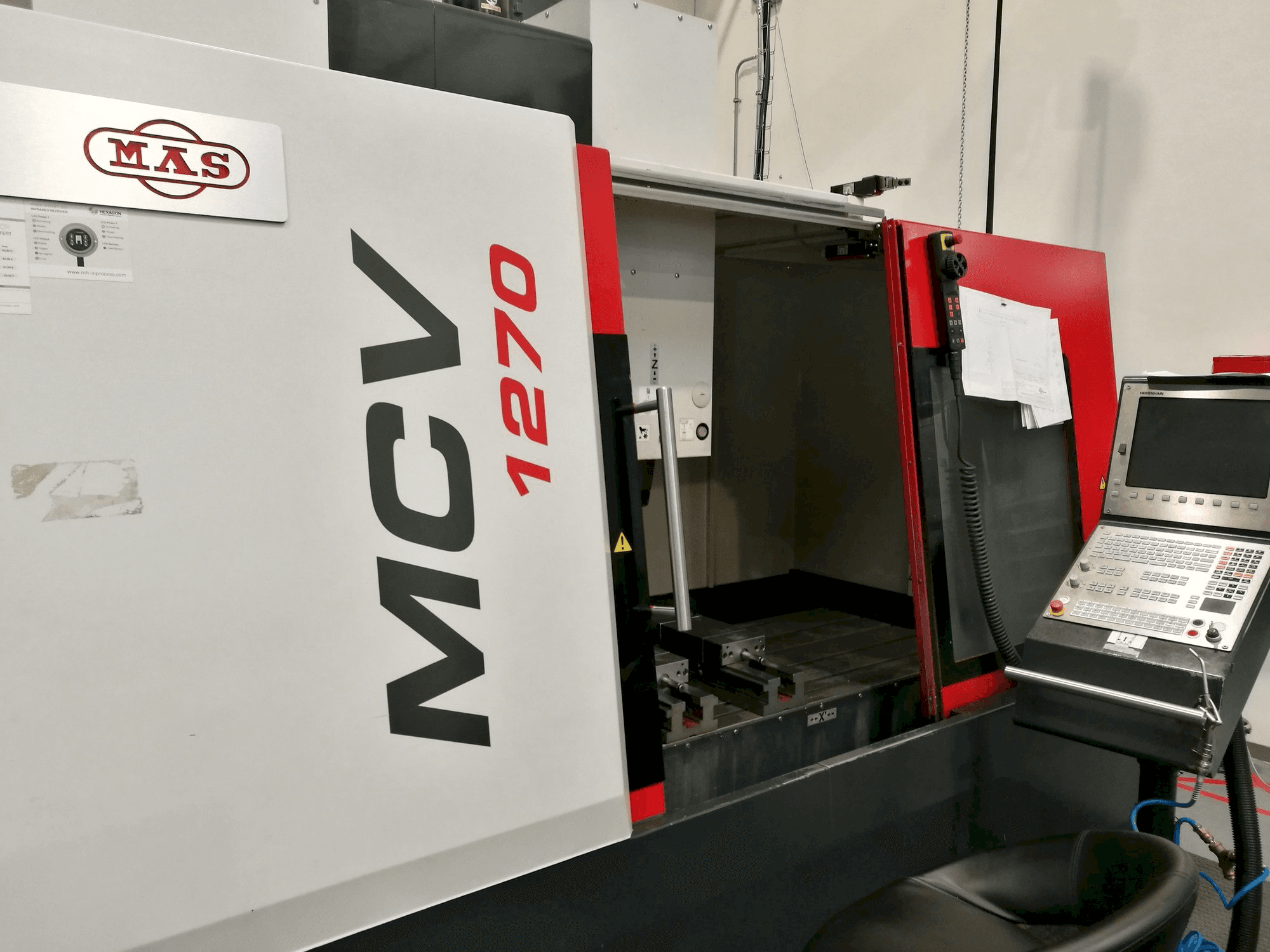 Vooraanzicht van KOVOSVIT MAS MCV 1270 machine