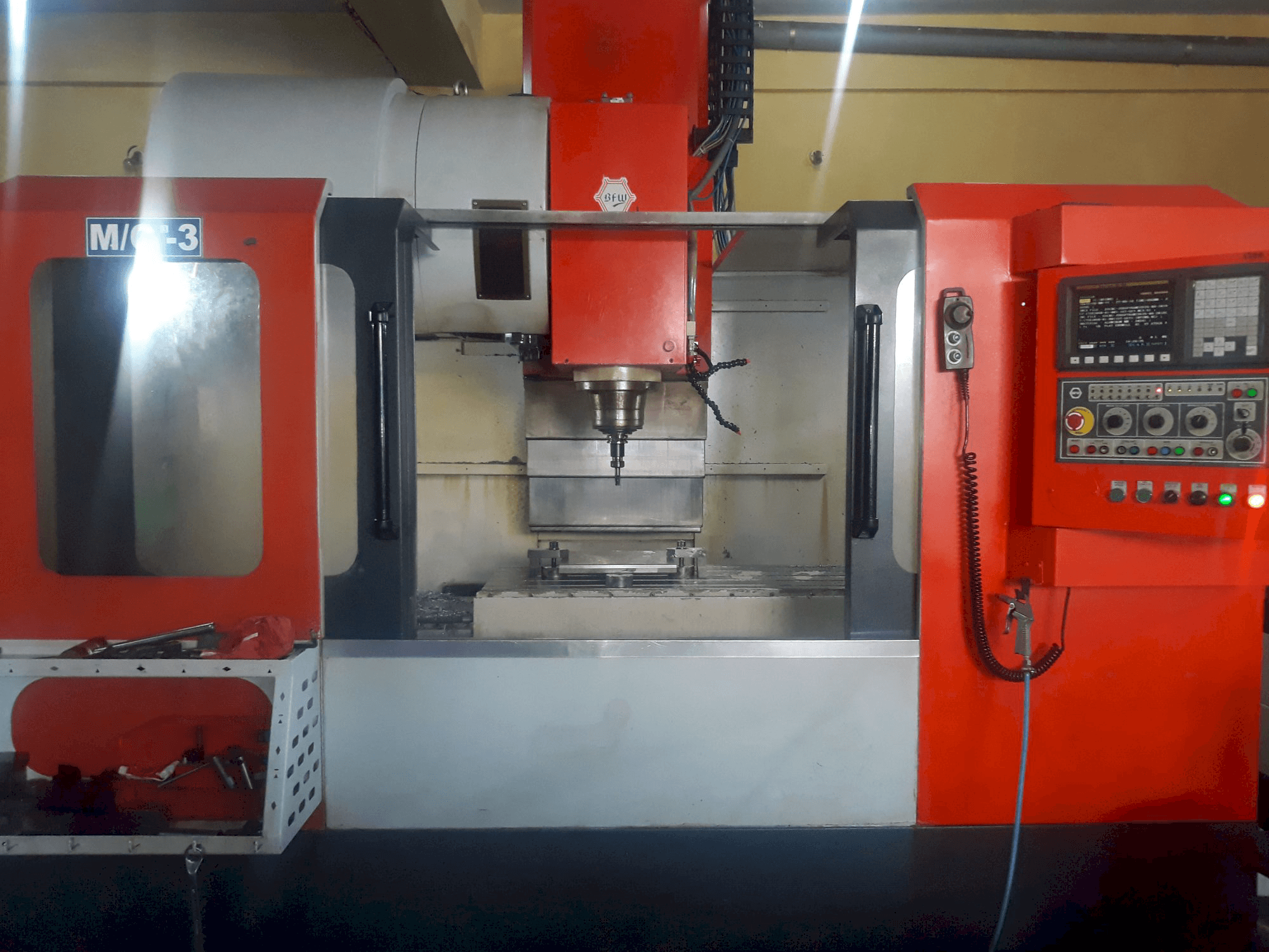 Vooraanzicht van BFW BMV 50 machine