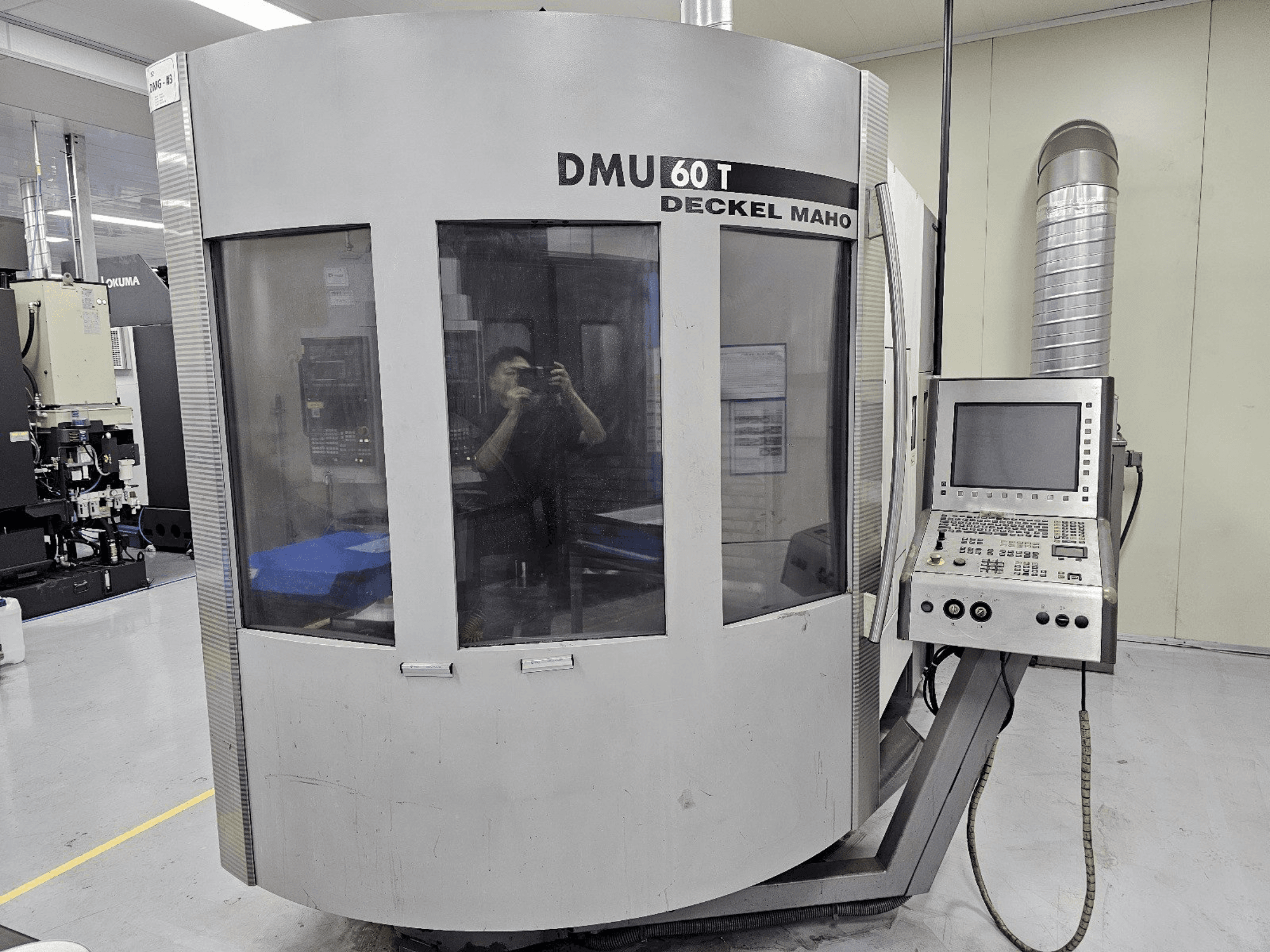 Vooraanzicht van DECKEL MAHO DMU 60 T machine