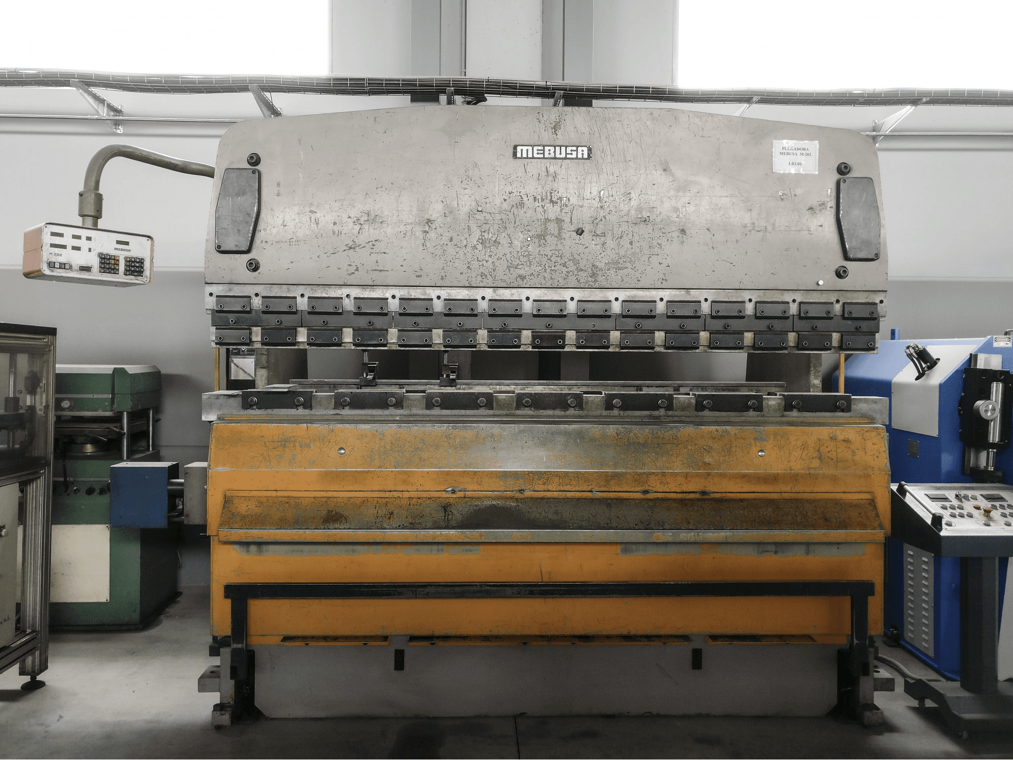 Vooraanzicht van MEBUSA PH-173 machine