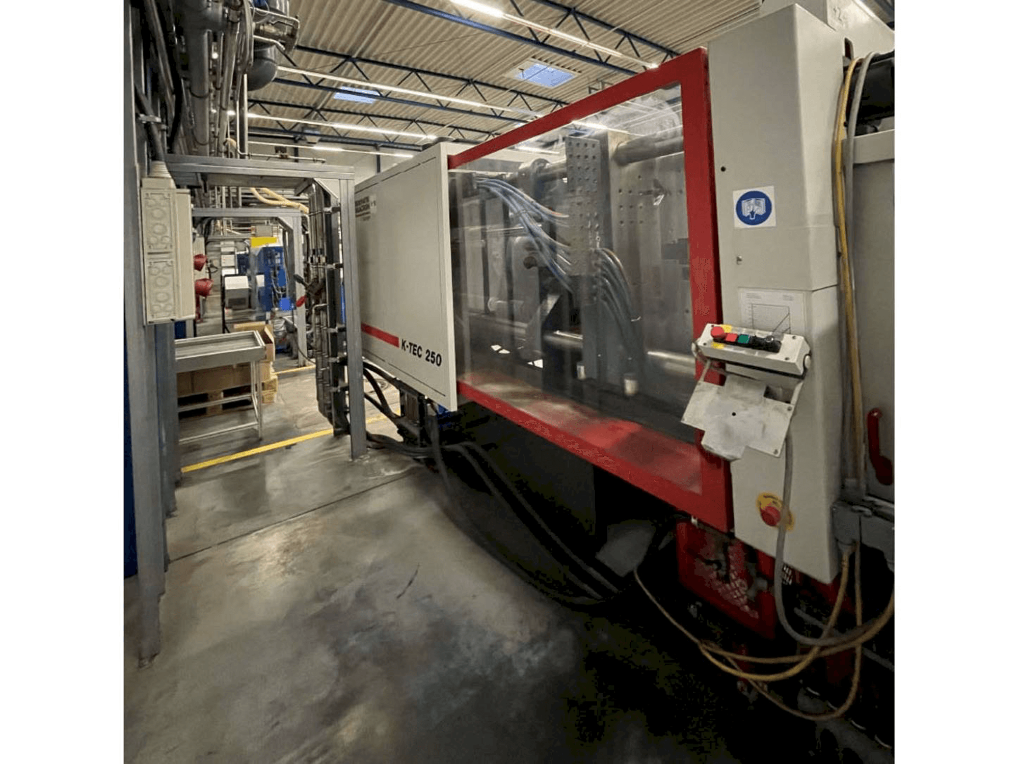 Vooraanzicht van FERROMATIK K-Tec 250 machine