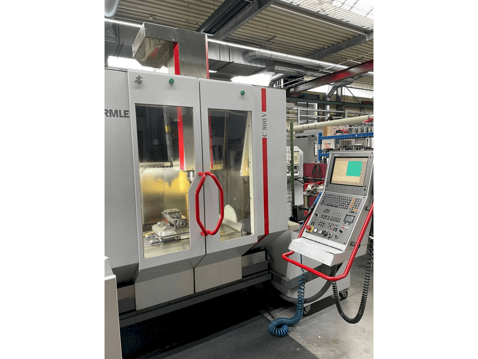 Vooraanzicht van HERMLE C 800 V machine