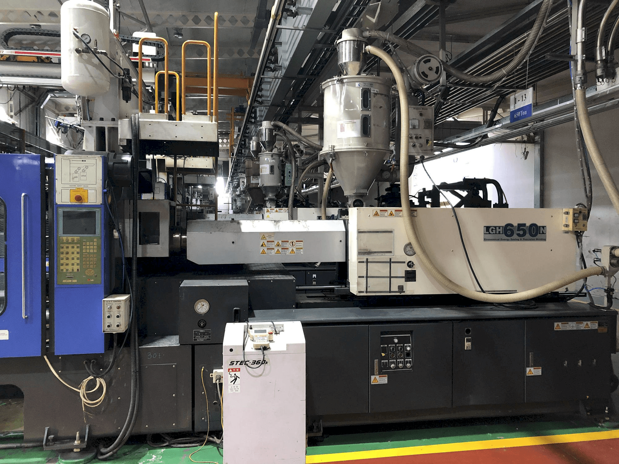 Vooraanzicht van LG LGH 650N machine