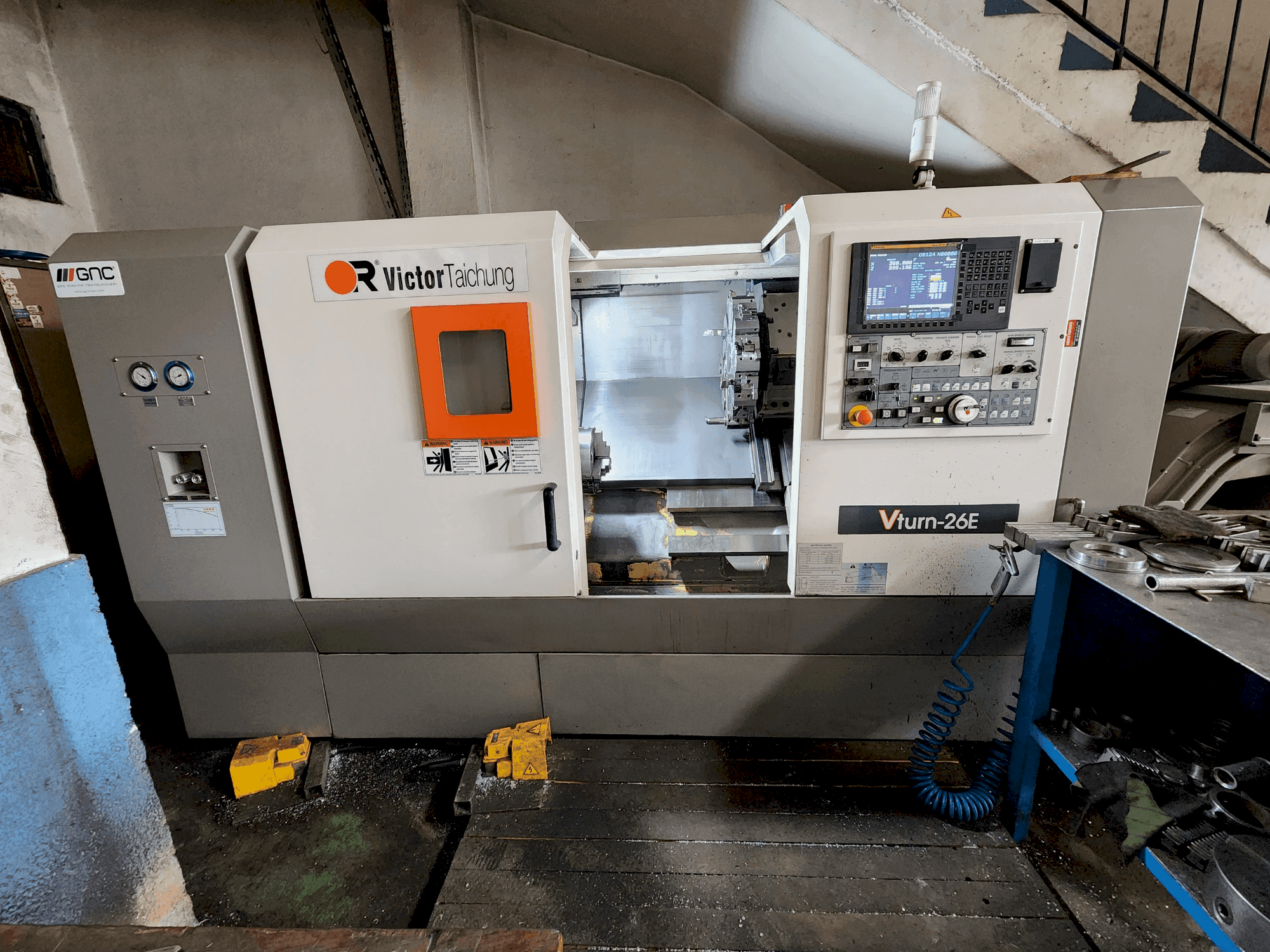 Vooraanzicht van VICTOR TAICHUNG Taichung Vturn - 26 E machine