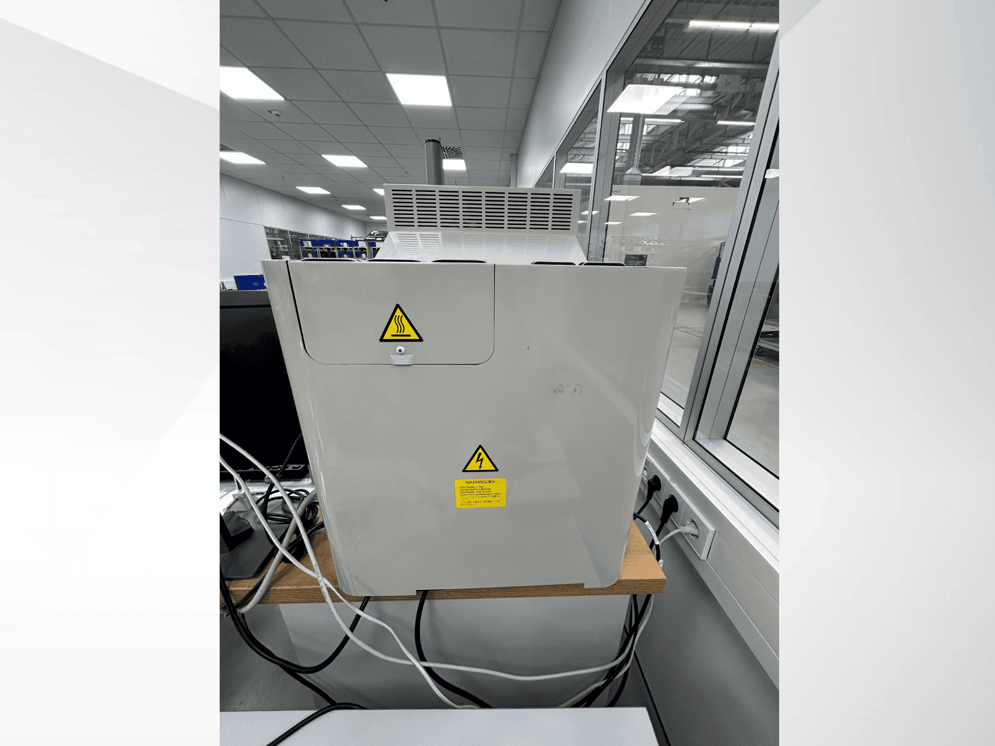 Vooraanzicht van Mitutoyo Quick Scope QS-250Z machine