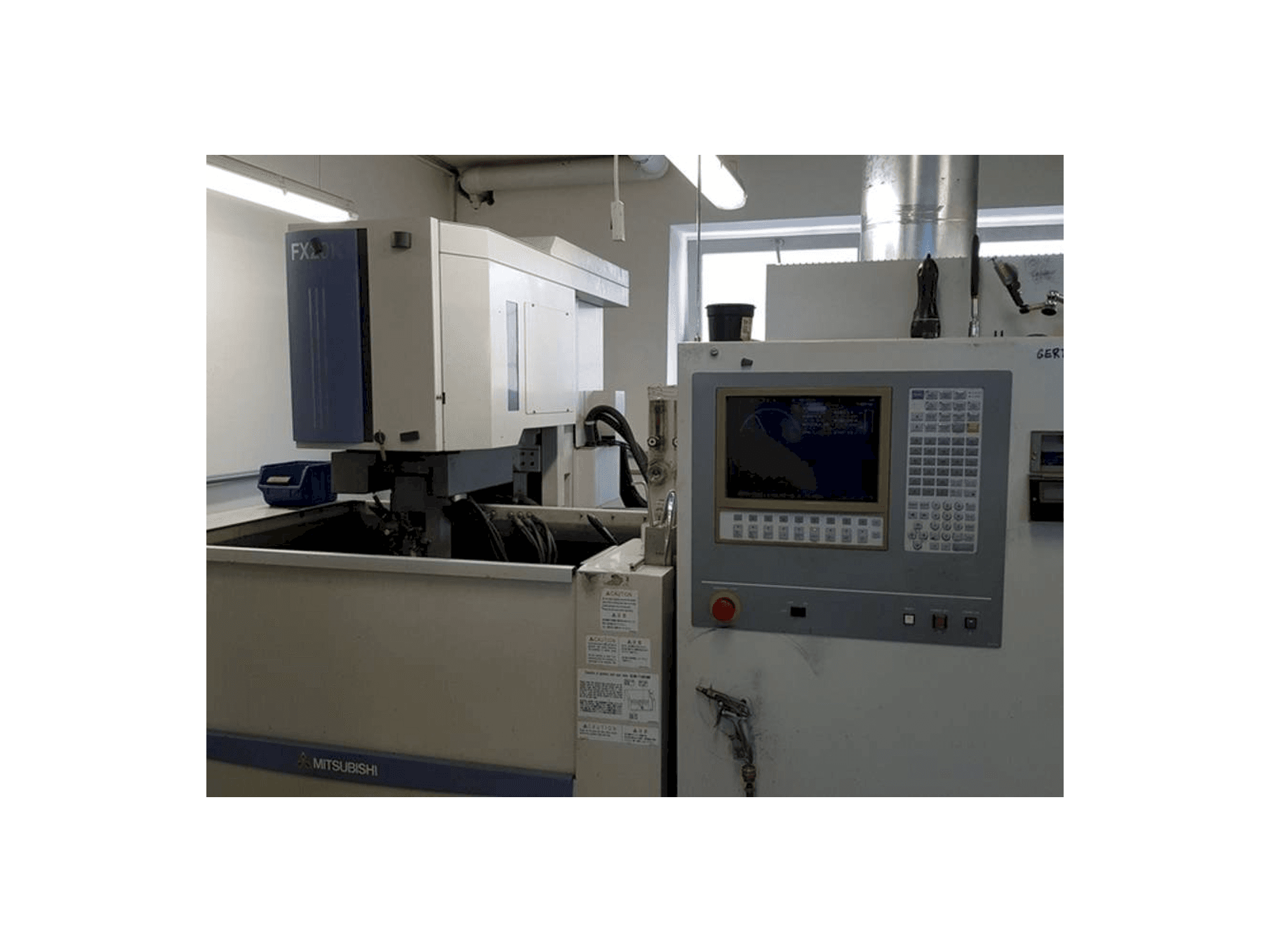 Vooraanzicht van Mitsubishi FX 20 machine