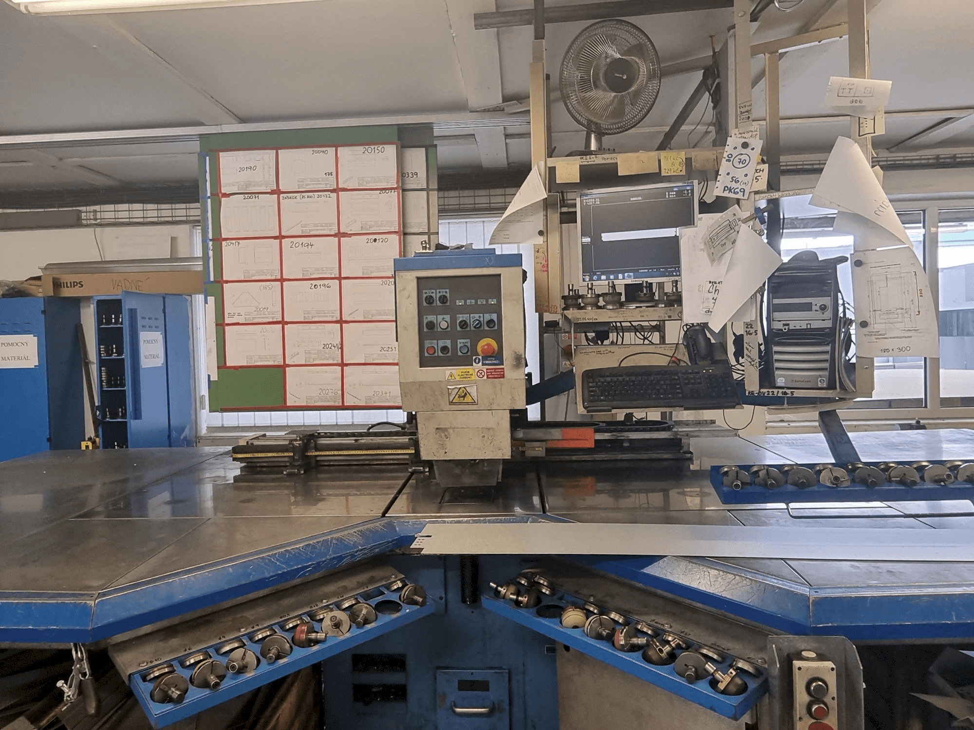 Vooraanzicht van Euromac CX 750/30 CNC machine