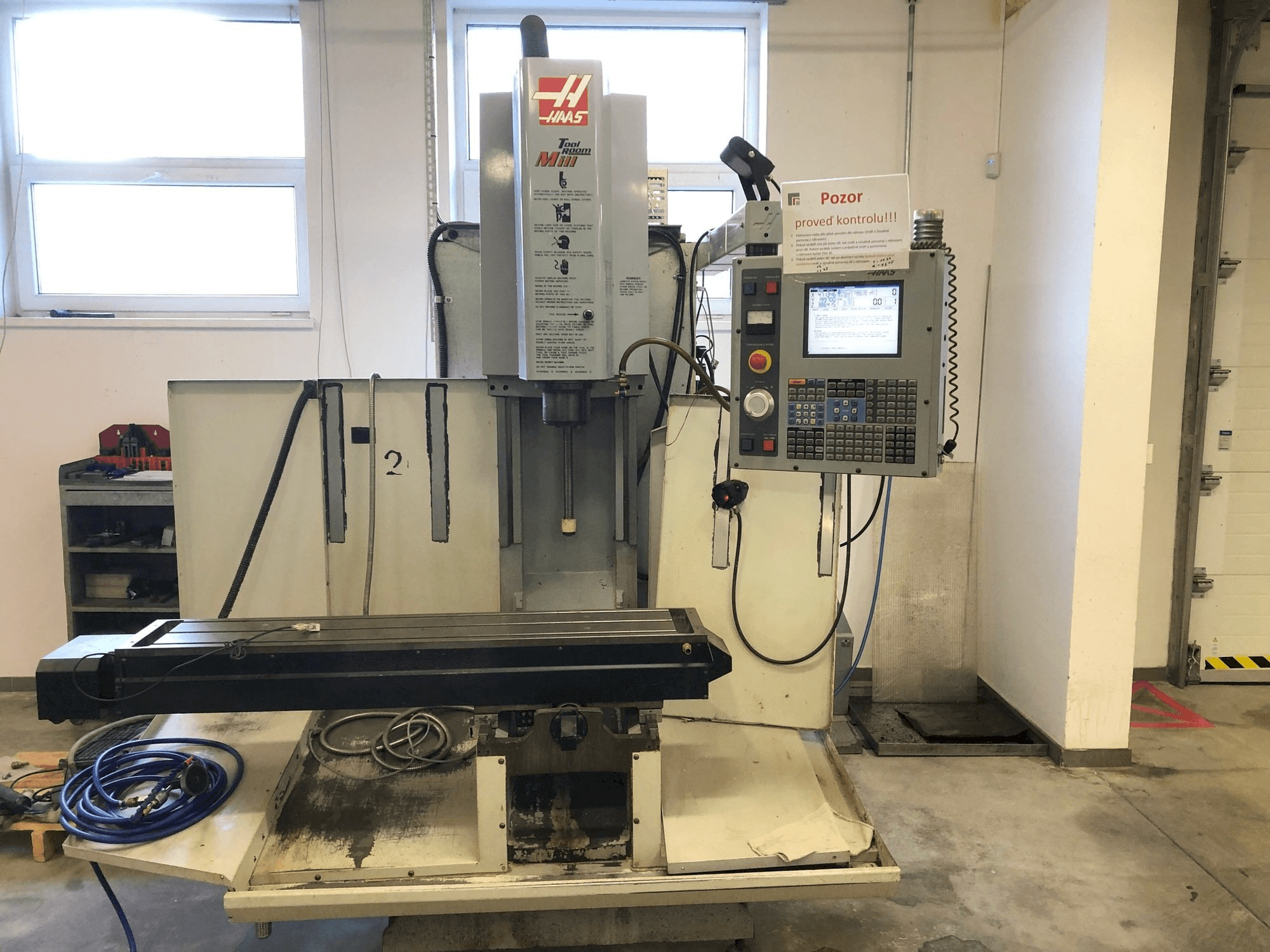 Vooraanzicht van HAAS TM-2HE machine