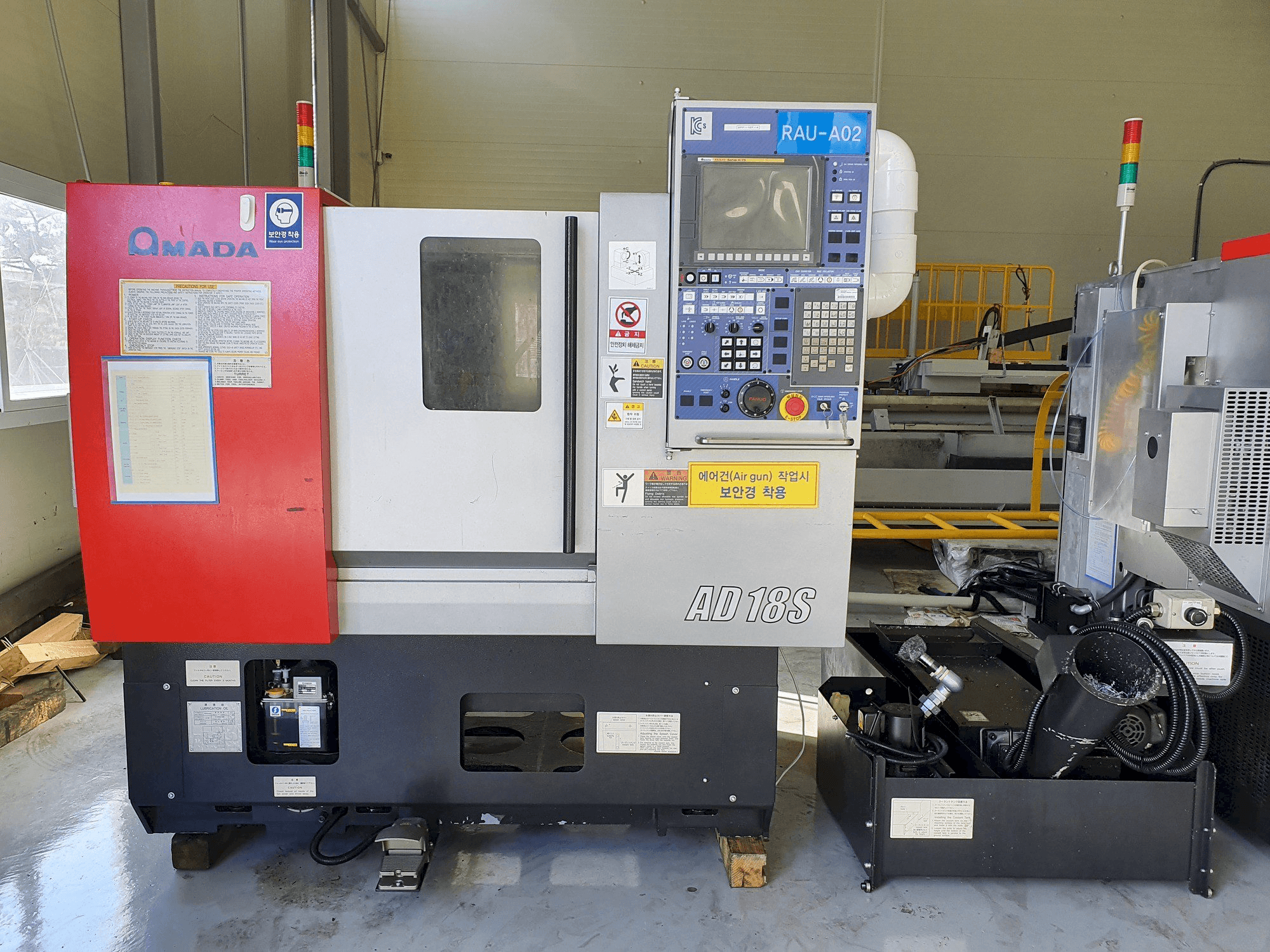 Vooraanzicht van AMADA AD-18S machine