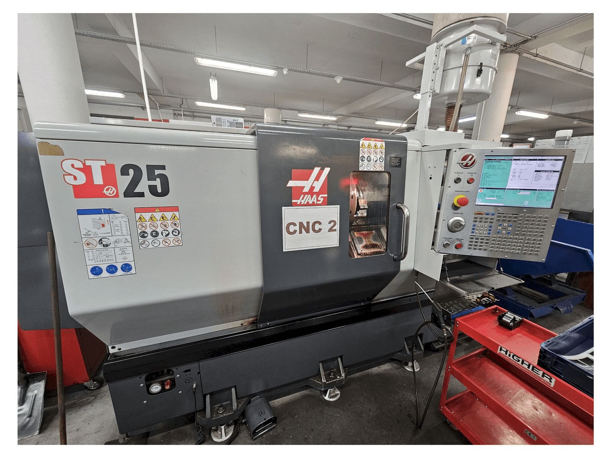 Vooraanzicht van HAAS ST-25 machine