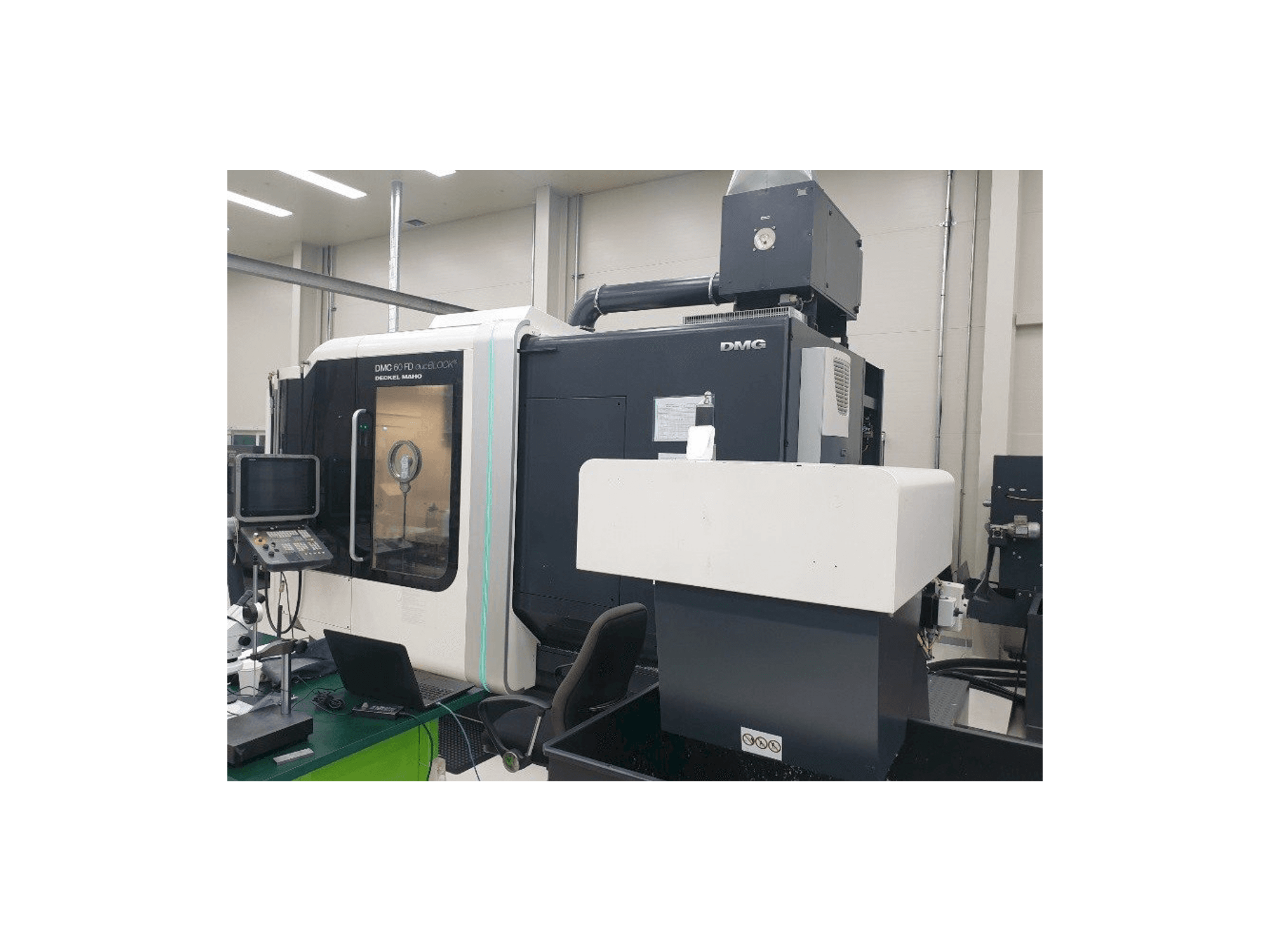 Vooraanzicht van DMG Deckel Maho DMC 60 FD duoBLOCK machine