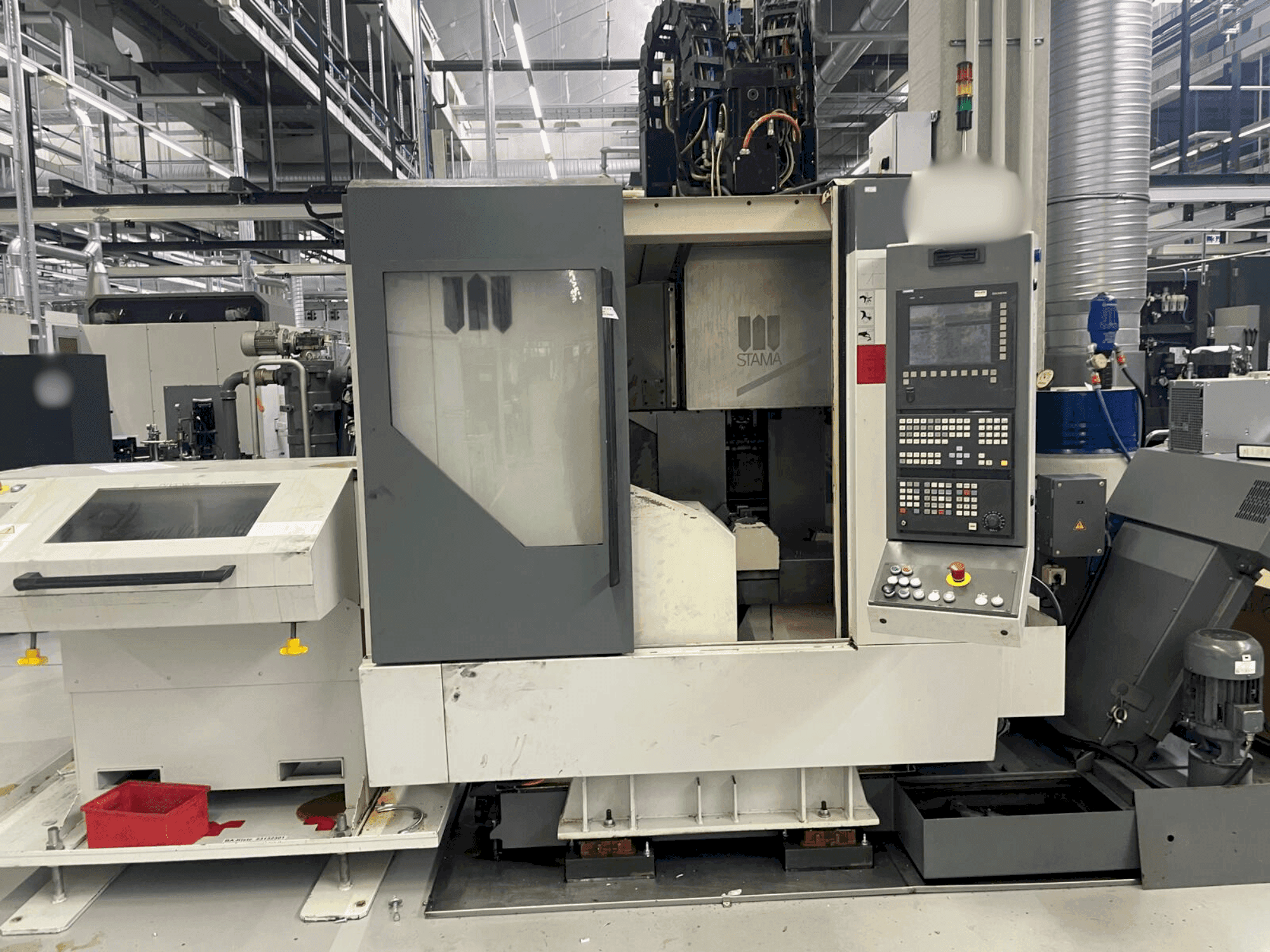 Vooraanzicht van STAMA MC 526/M machine