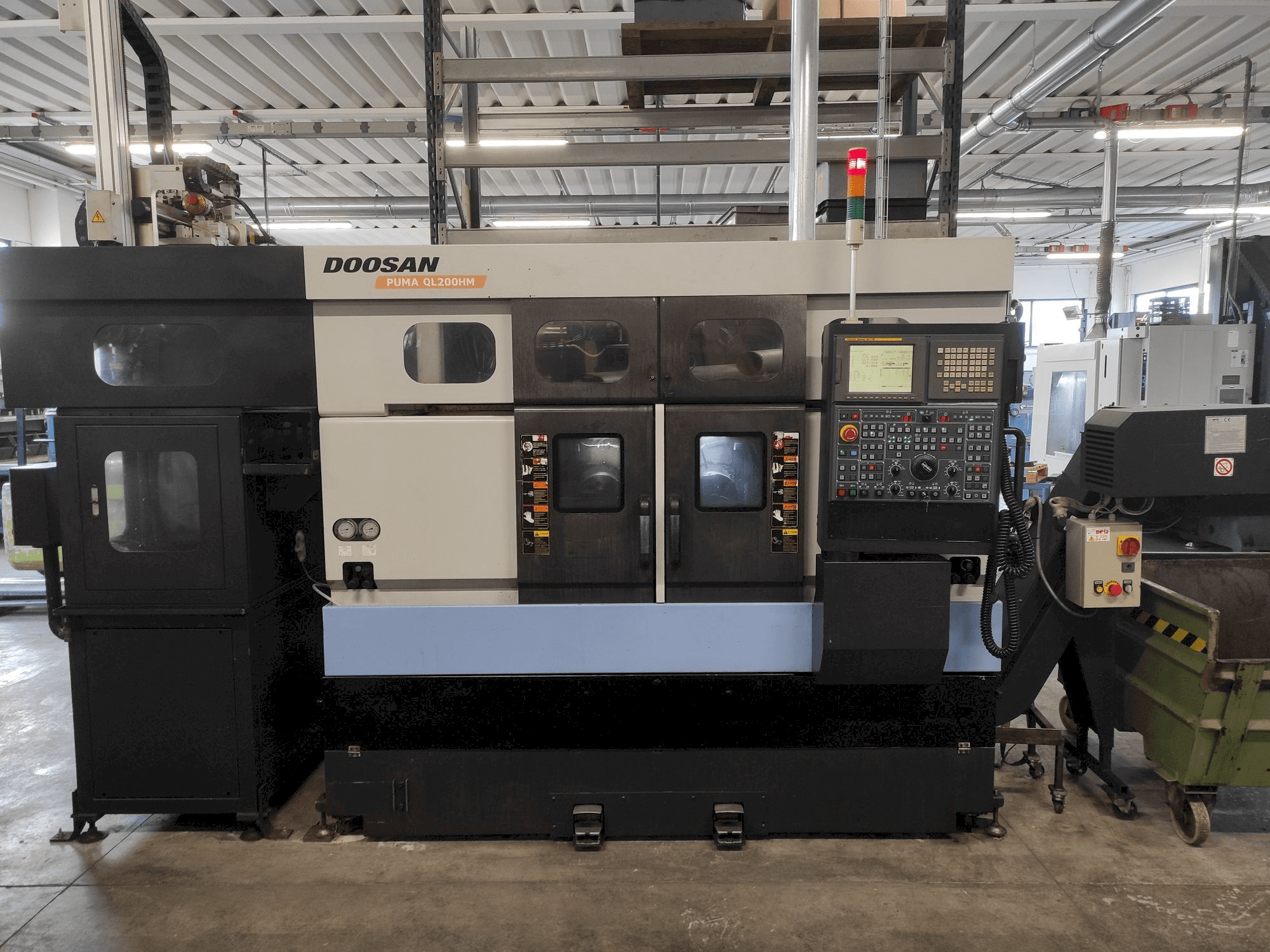 Vooraanzicht van Doosan Puma QL200HM machine