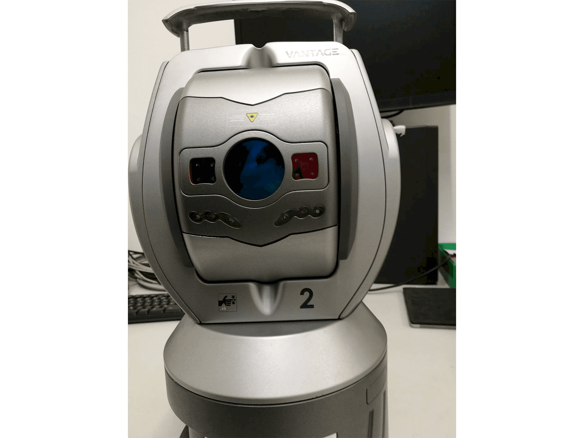 Vooraanzicht van Faro Laser Tracker Vantage and Vantage E machine