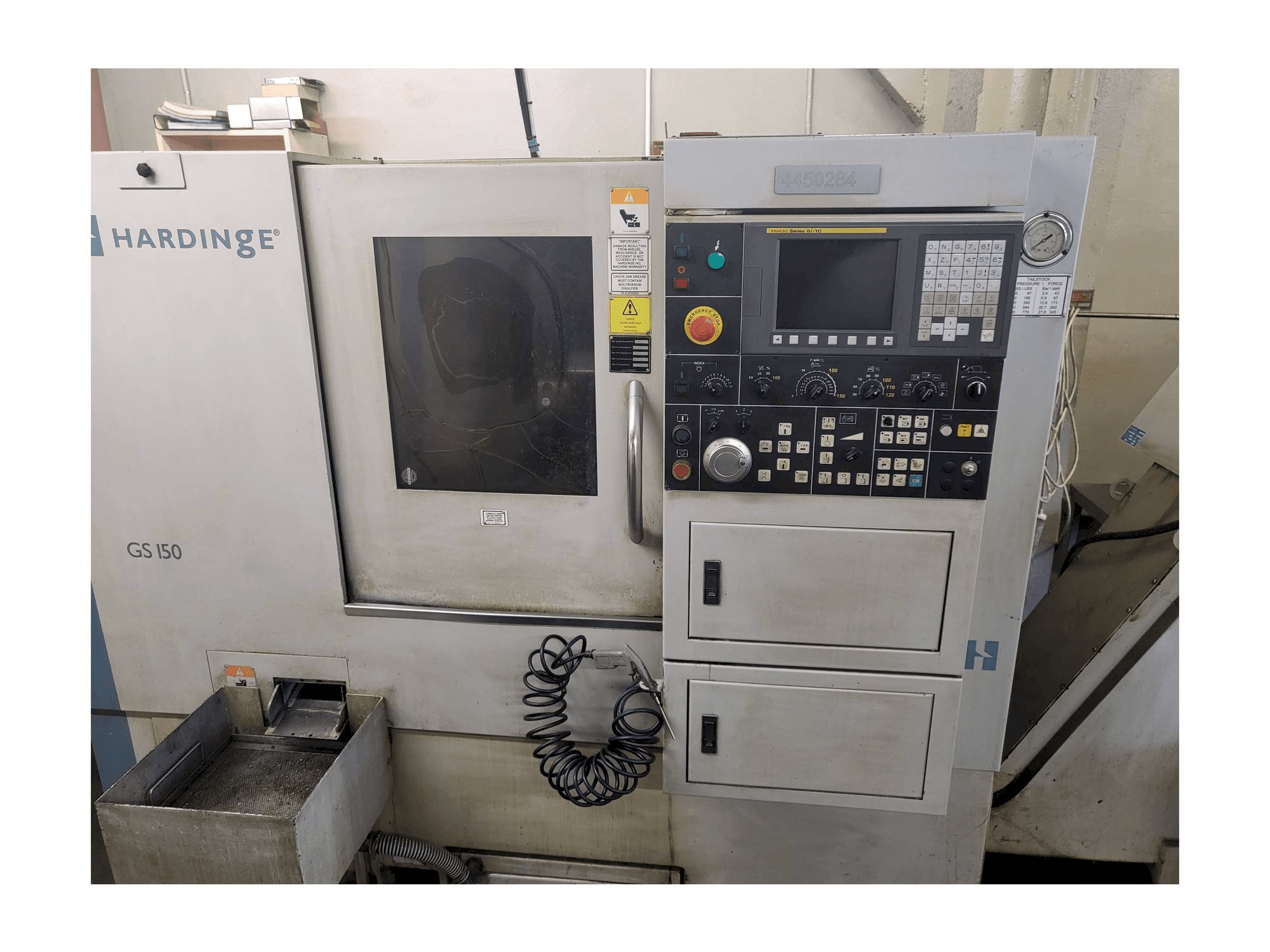 Vooraanzicht van HARDINGE GS-150 machine