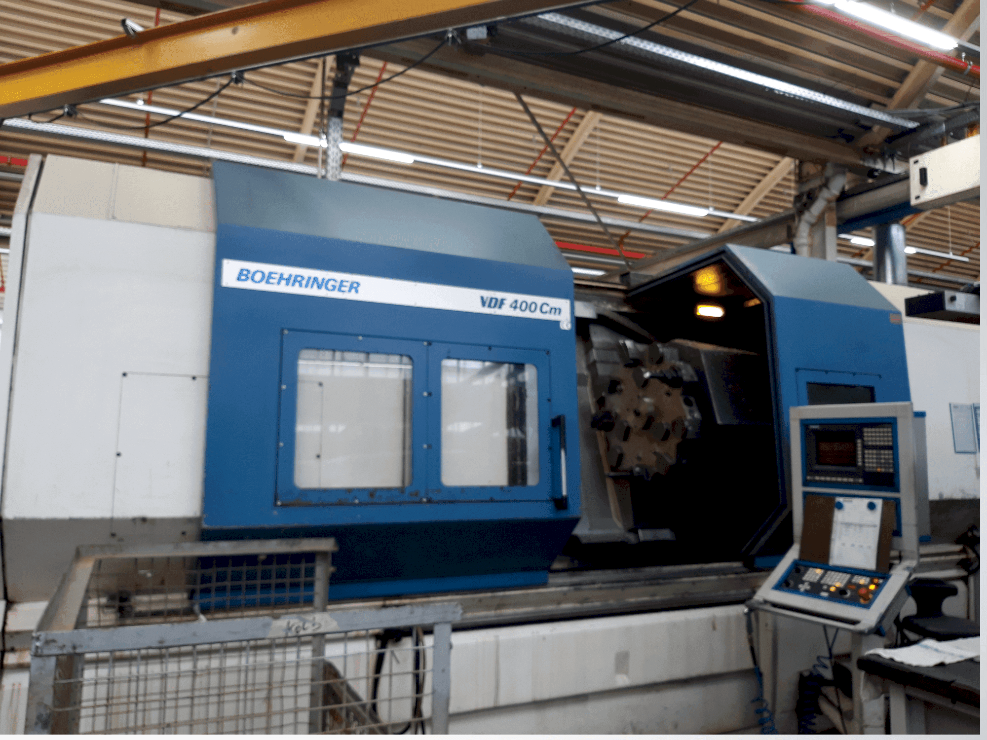 Vooraanzicht van BOEHRINGER VDF 400 CM machine