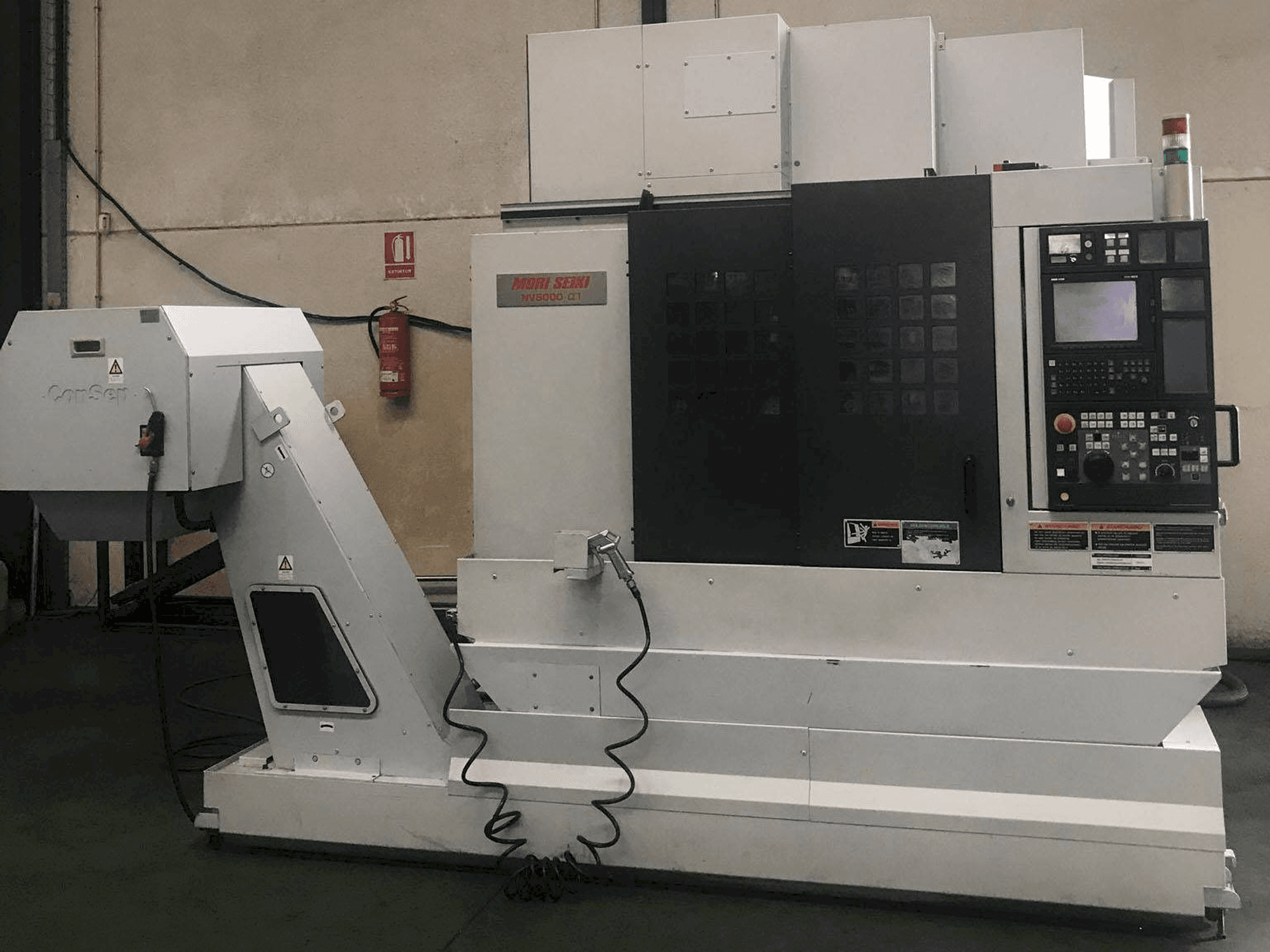 Vooraanzicht van MORI SEIKI NV5000 Alpha 1A/40 machine