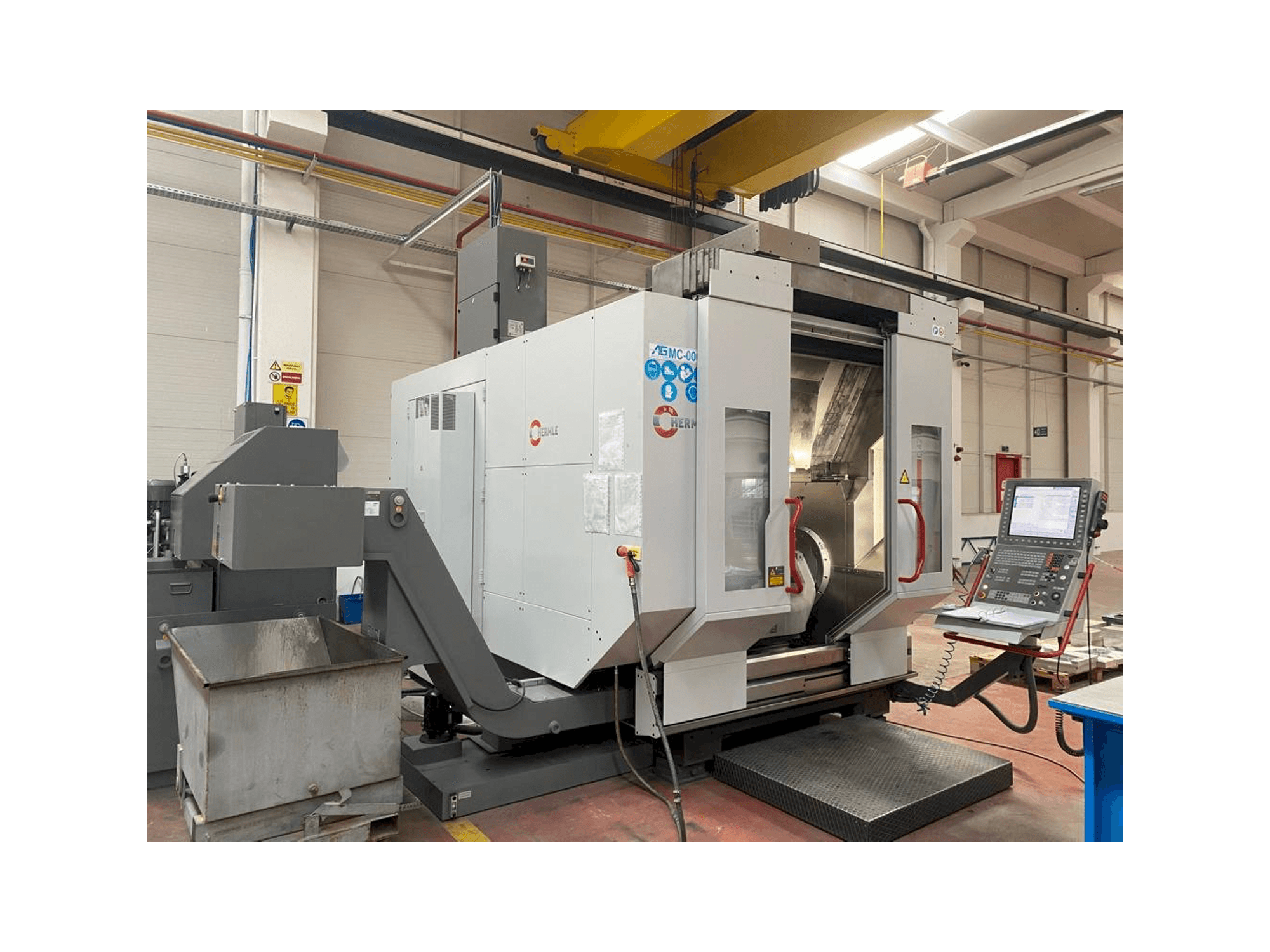 Vooraanzicht van HERMLE C42u-mt machine