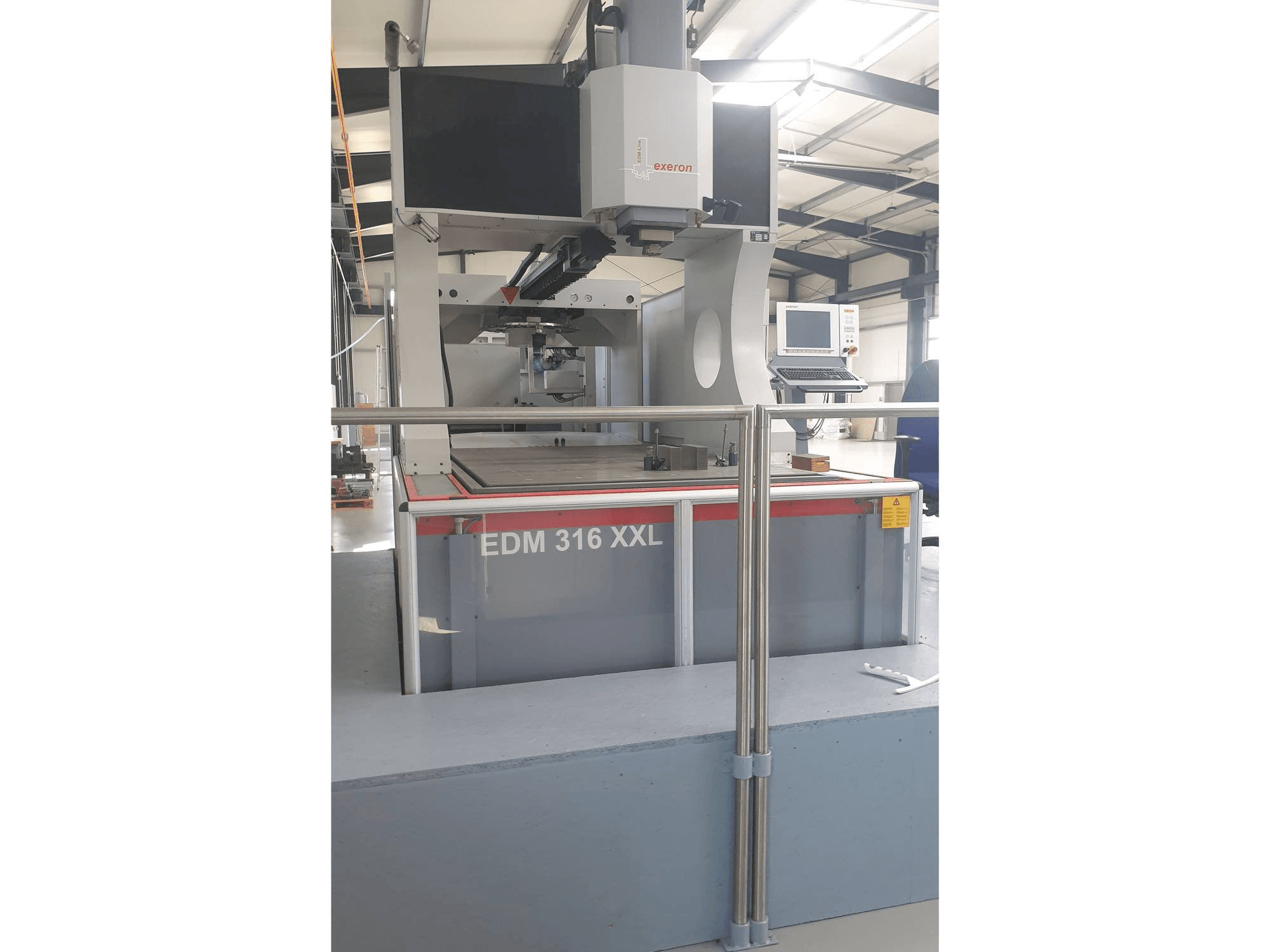 Vooraanzicht van Exeron 316 XXL machine