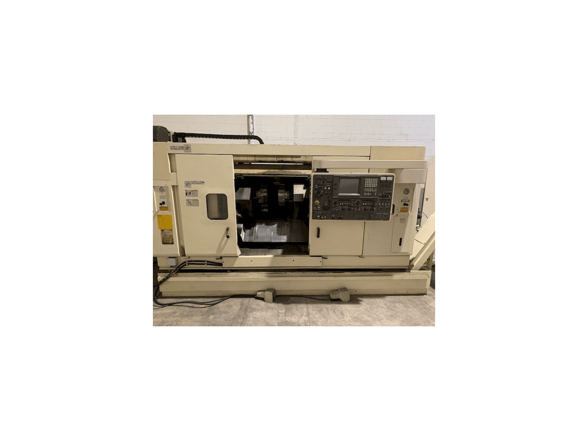 Vooraanzicht van NAKAMURA-TOME TW-20 machine