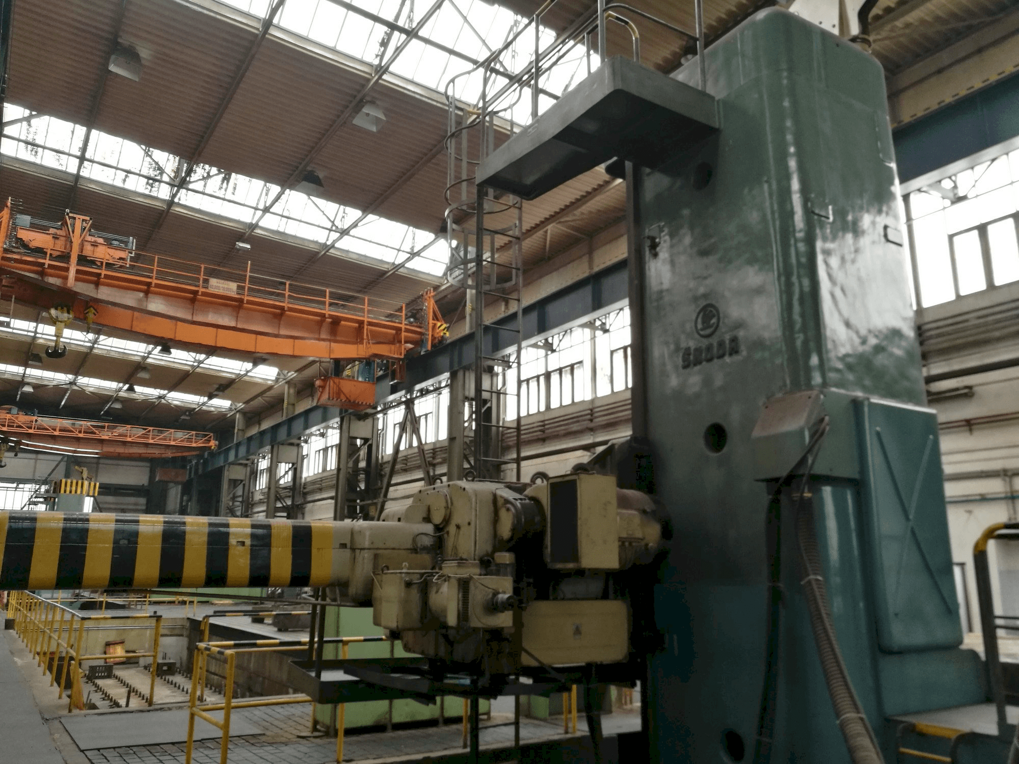 Vooraanzicht van SKODA WDA 200 machine