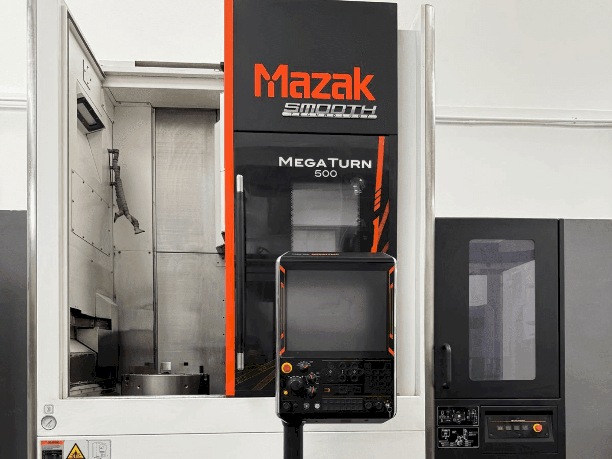 Vooraanzicht van Mazak Mega Turn 500 machine