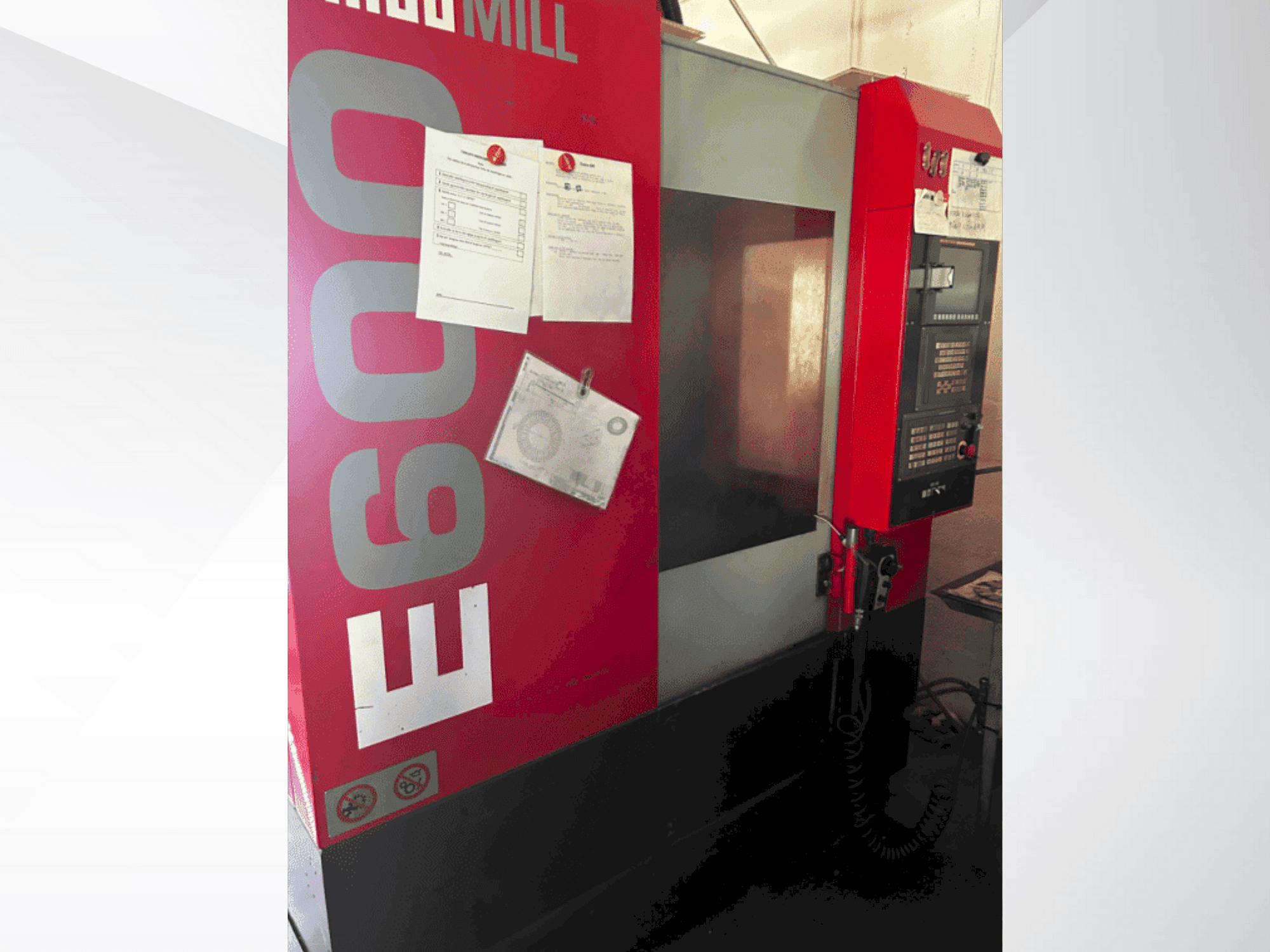 Vooraanzicht van EMCO E600 machine