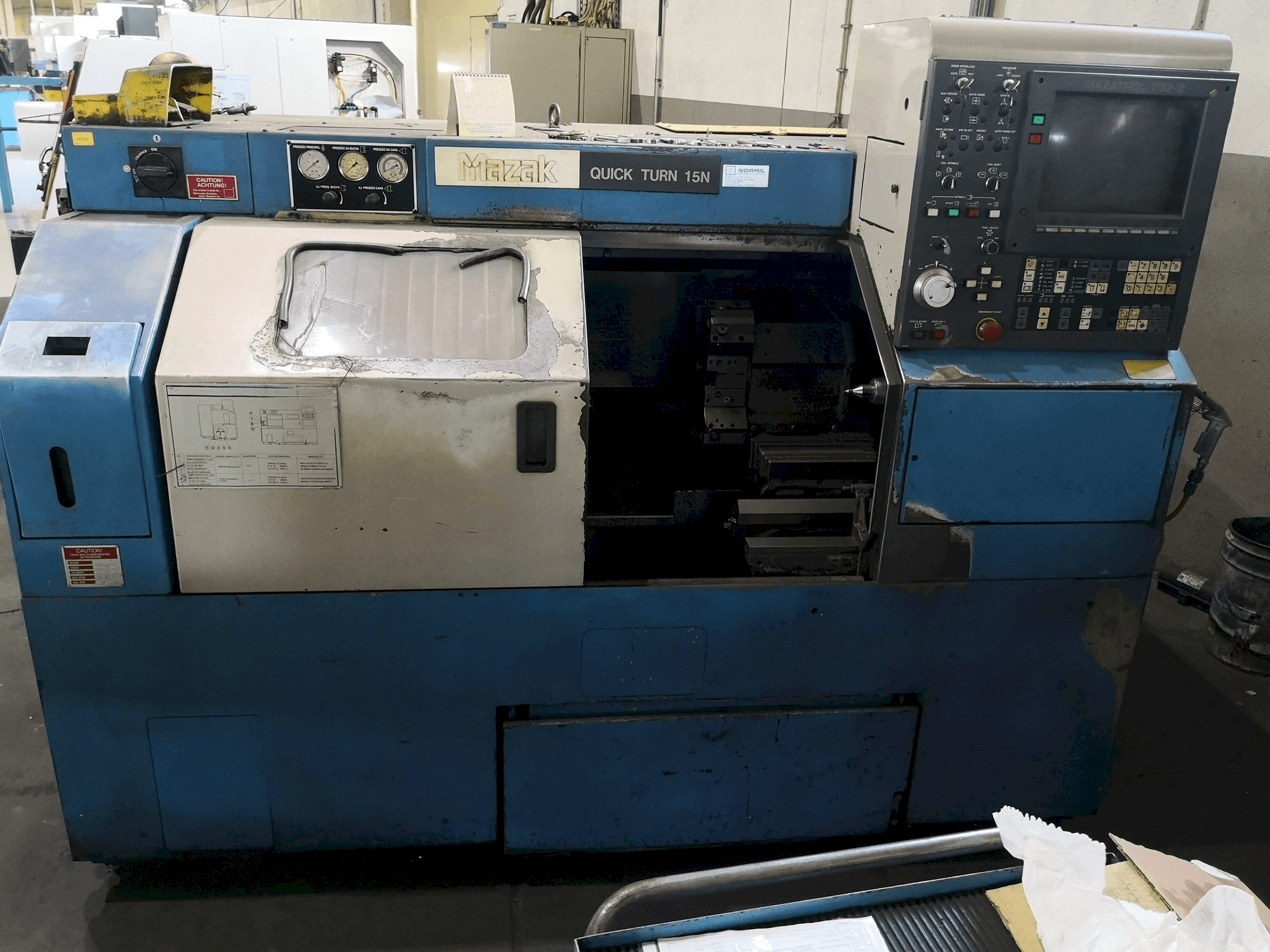 Vooraanzicht van Mazak Quick Turn 15N machine