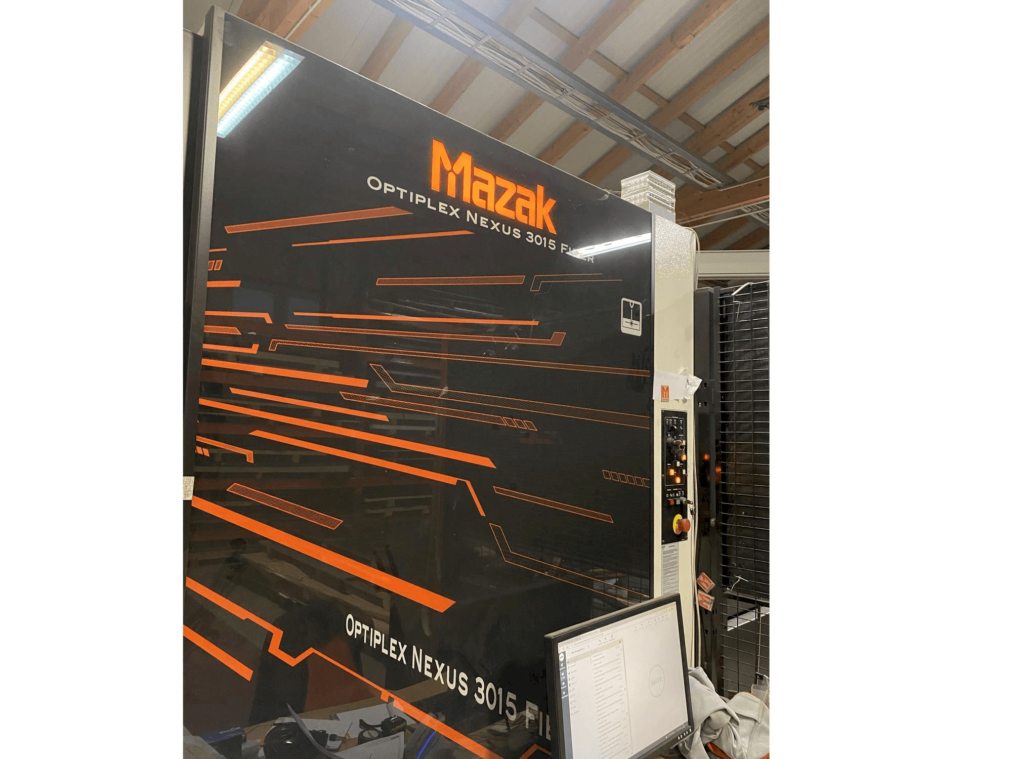 Vooraanzicht van Mazak Optiplex Nexus 3015 machine