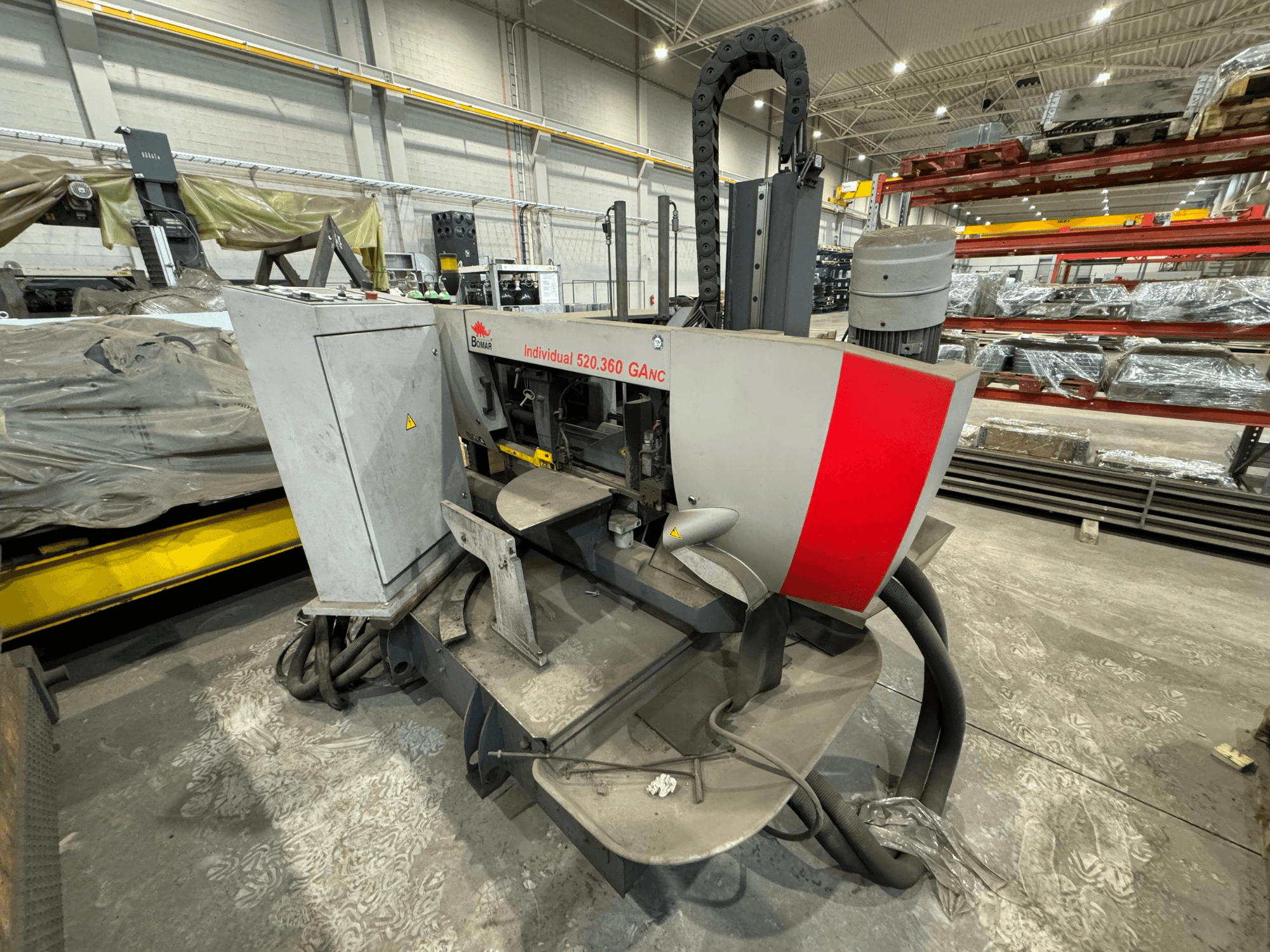 Böhler Individual 520.360 GANC CNC machine in een werkplaats, gezien vanaf de voorkant met bediening en motor zichtbaar.