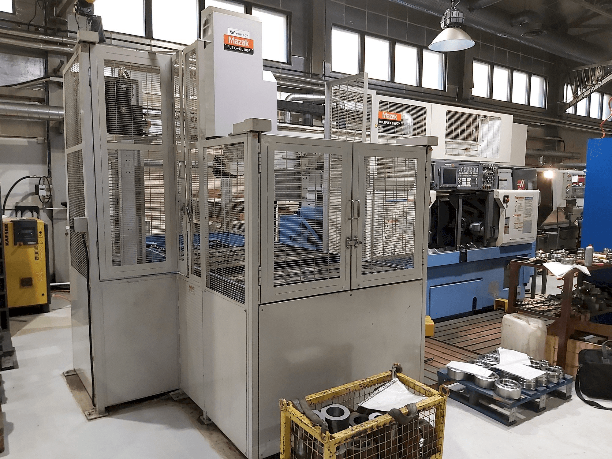 Vooraanzicht van Mazak Multiplex 6200Y + Gantry robot machine