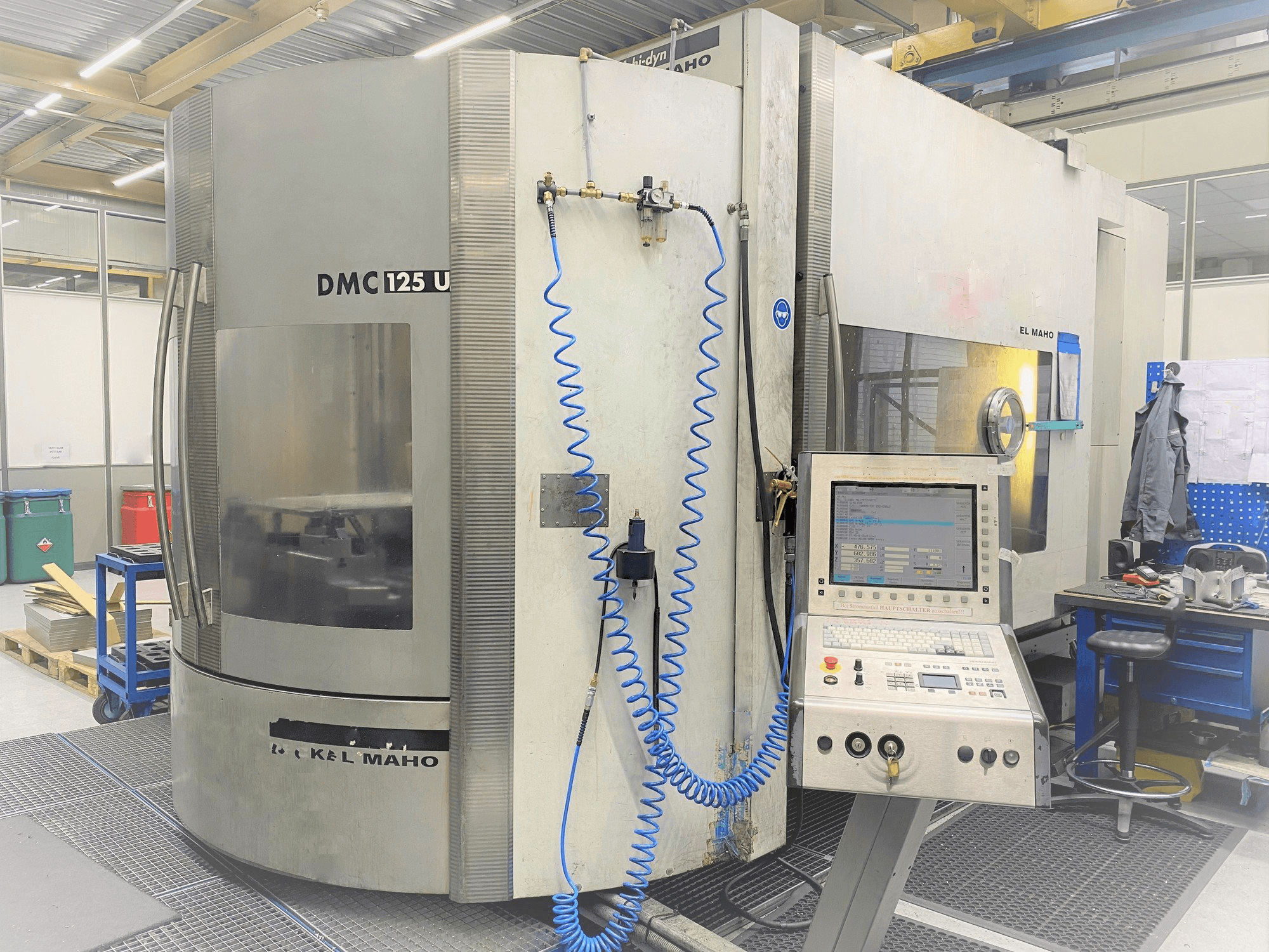 Vooraanzicht van DECKEL MAHO DMC 125U hi-dyn machine