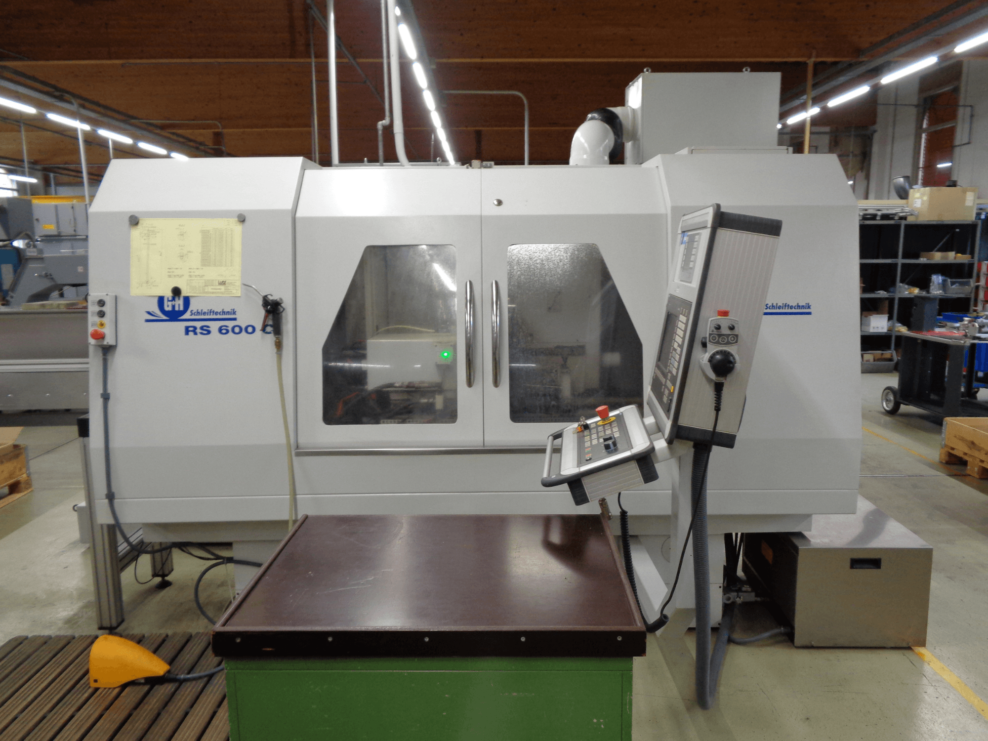 Rondslijpmachine GEIBEL & HOTZ RS 600 C, vooraanzicht met bedieningspaneel en werktafel in een fabrieksomgeving.