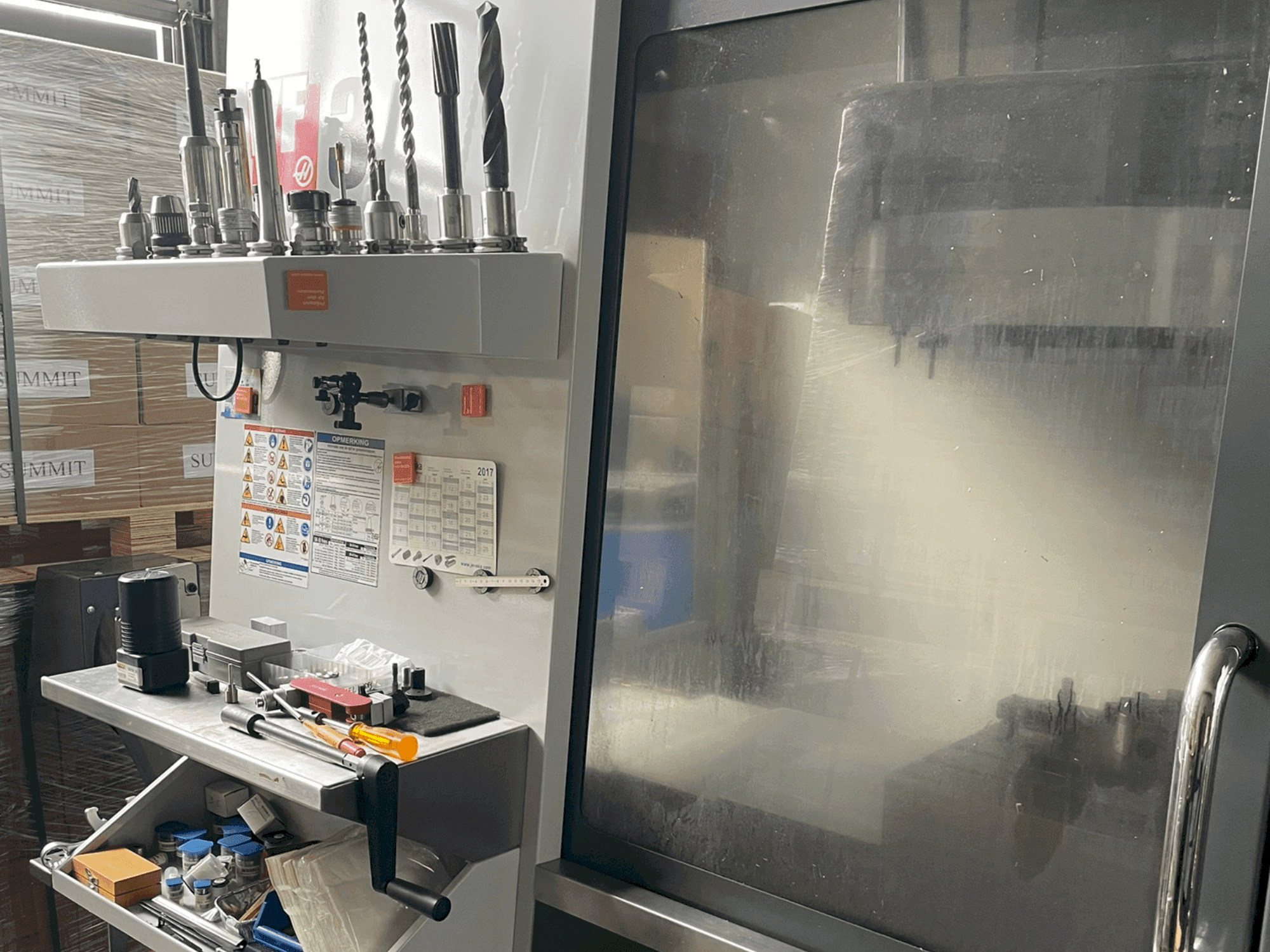 Vooraanzicht van HAAS VF-3 machine