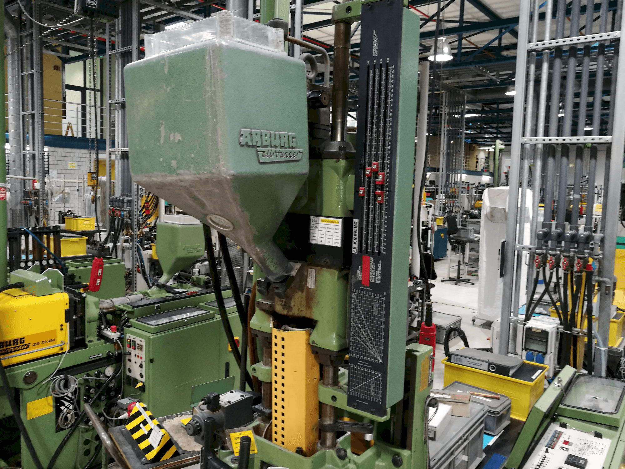 Links zicht van Arburg Allrounder 221-75-350 machine