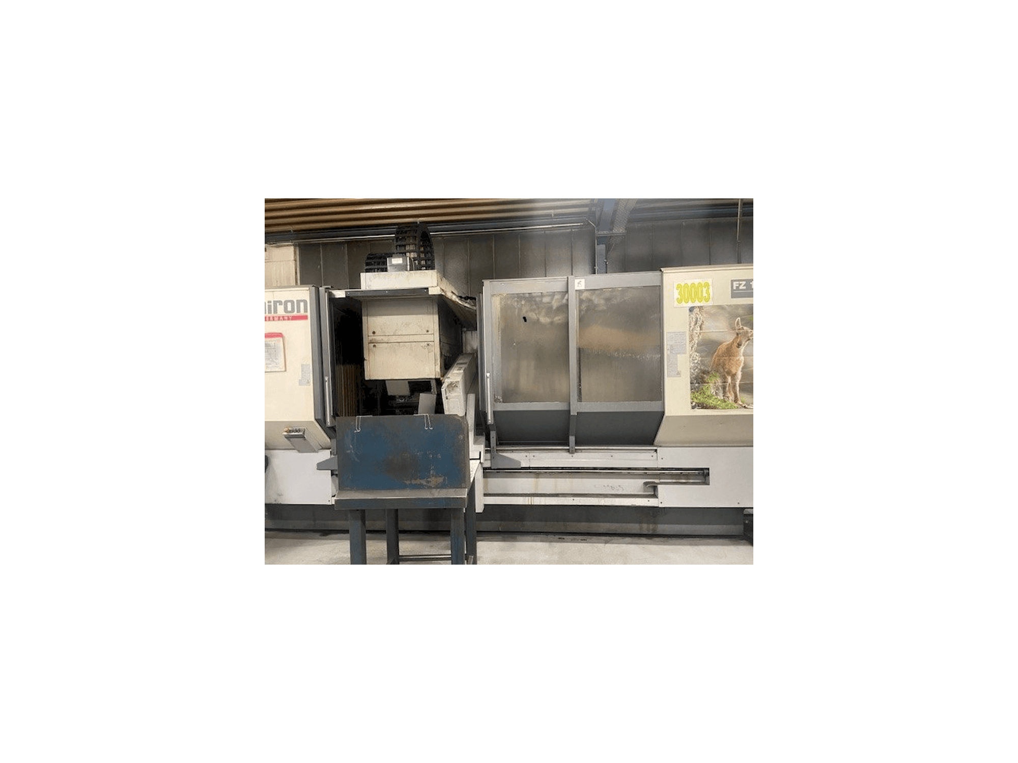 Vooraanzicht van CHIRON FZ18KL machine