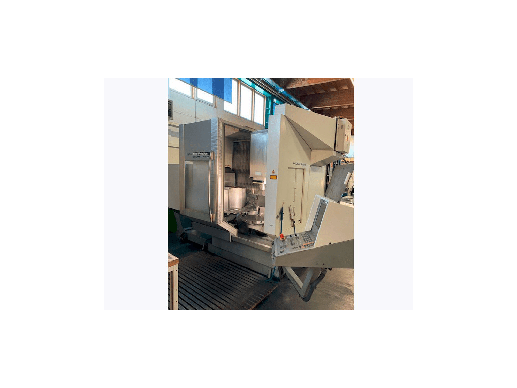 Vooraanzicht van DECKEL MAHO DMU 50 eVolution machine