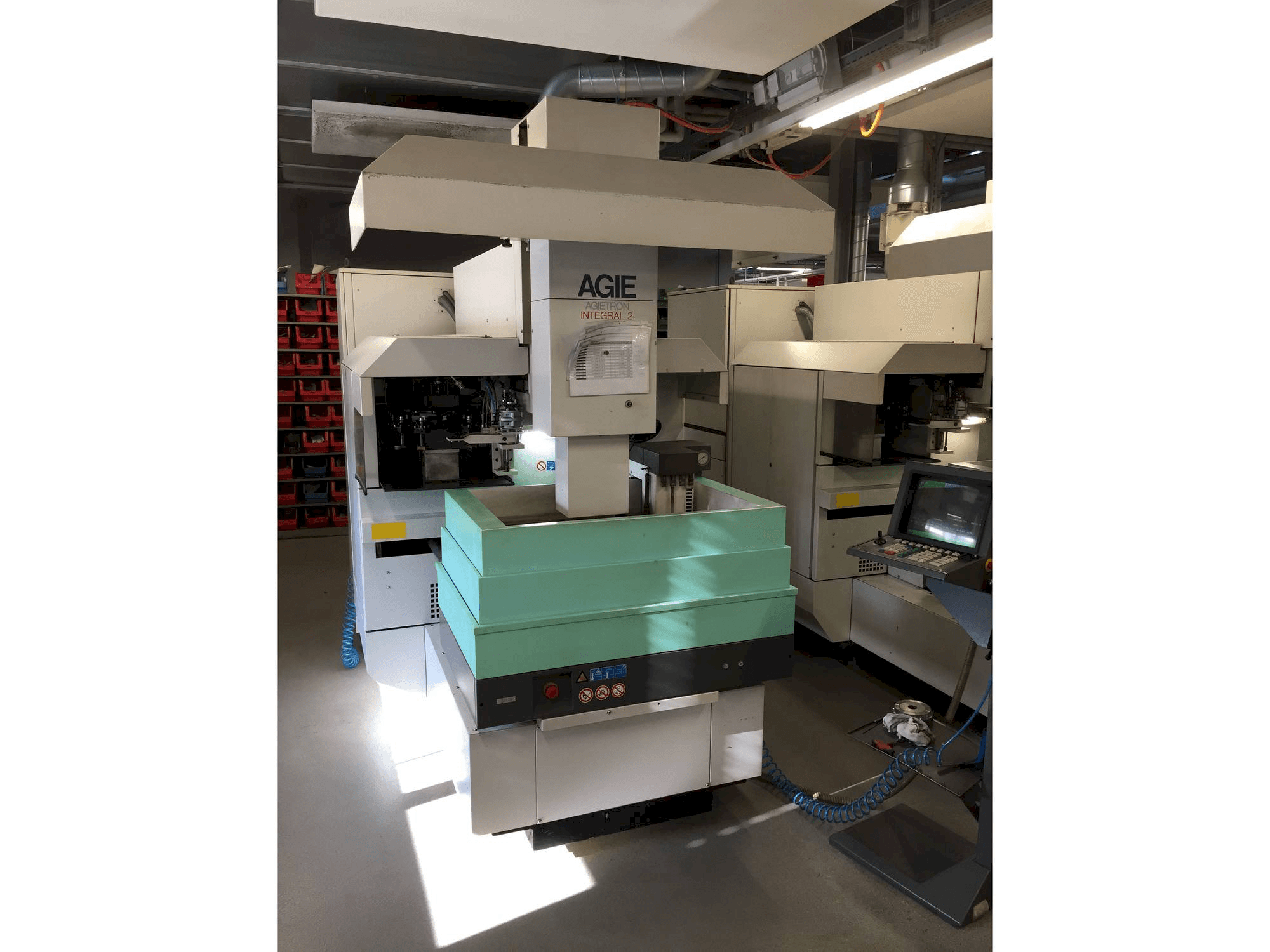 Vooraanzicht van AGIE INTEGRAL 2 machine