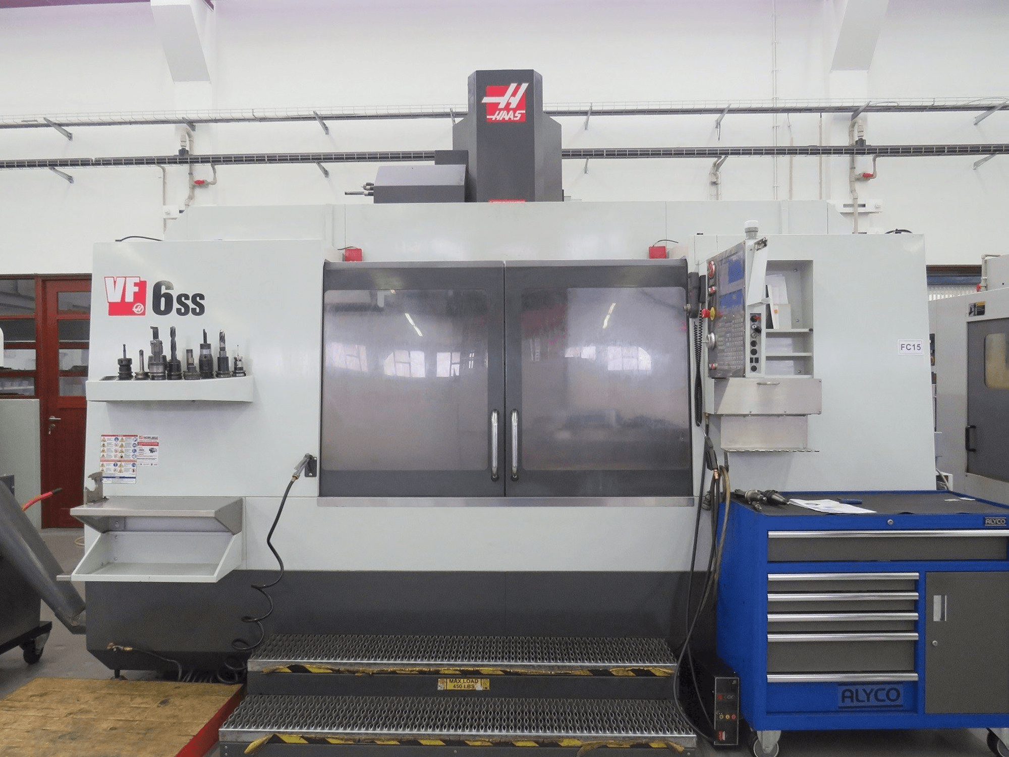 Vooraanzicht van HAAS VF-6SS machine