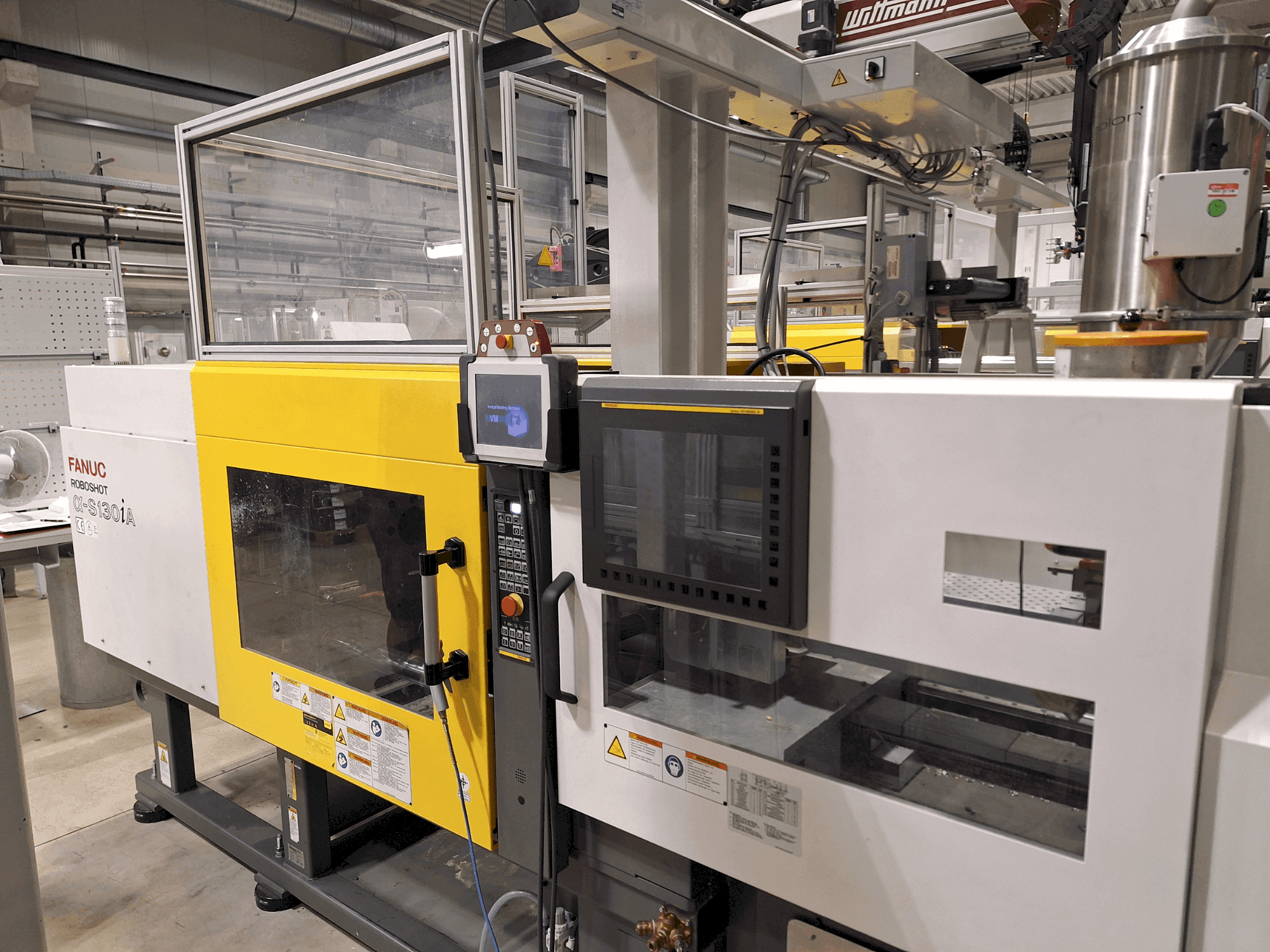 Vooraanzicht van FANUC Roboshot S130iA machine
