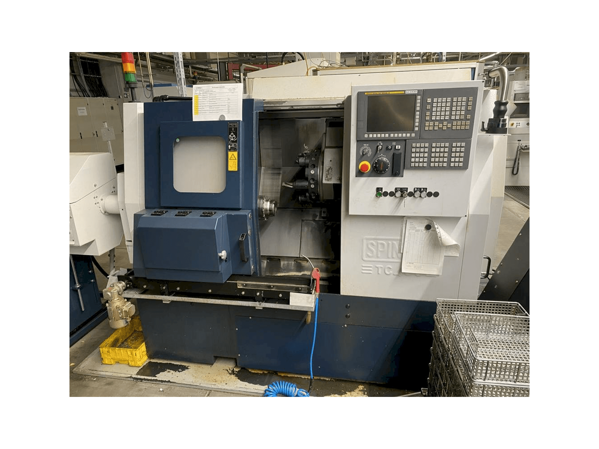 Vooraanzicht van SPINNER TC400 52MC machine