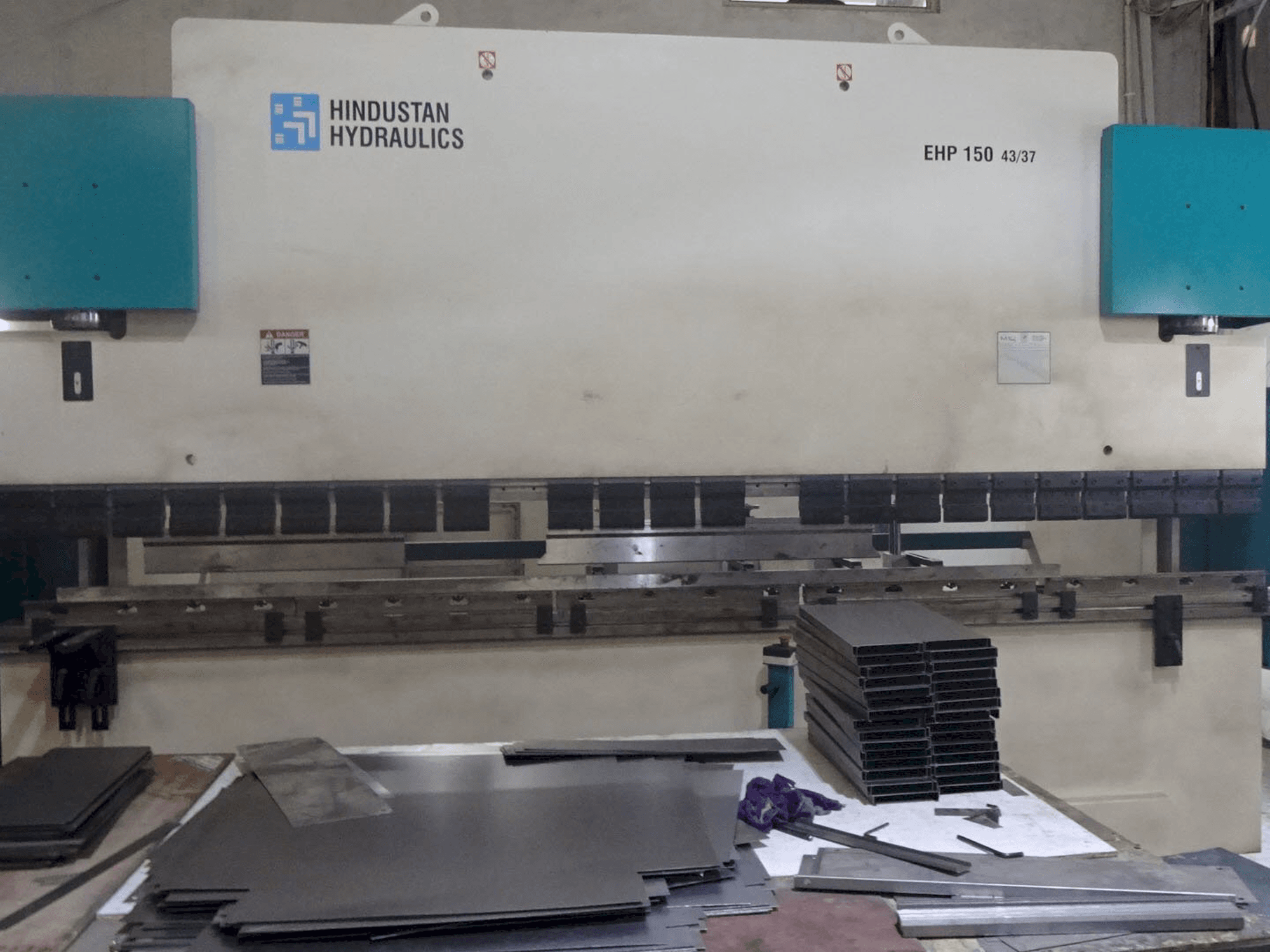 Vooraanzicht van Hindustan Hydraulics EHP 150 machine