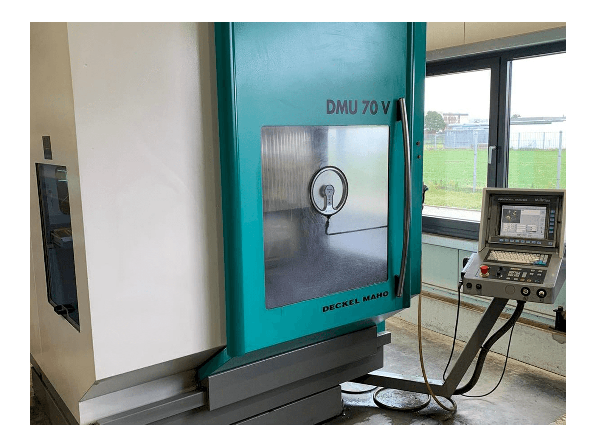 Vooraanzicht van DECKEL MAHO DMU 70V machine